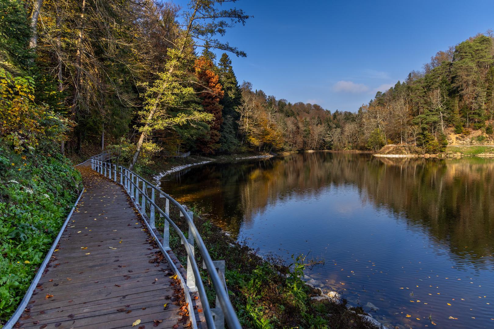 Jezero, koje je bilo ispražnjeno zbog opsežnih radova na obnovi i održavanju, sada je ponovno zablistalo i postalo jedno od najljepših i najromantičnijih izletišta u Hrvatskoj. 