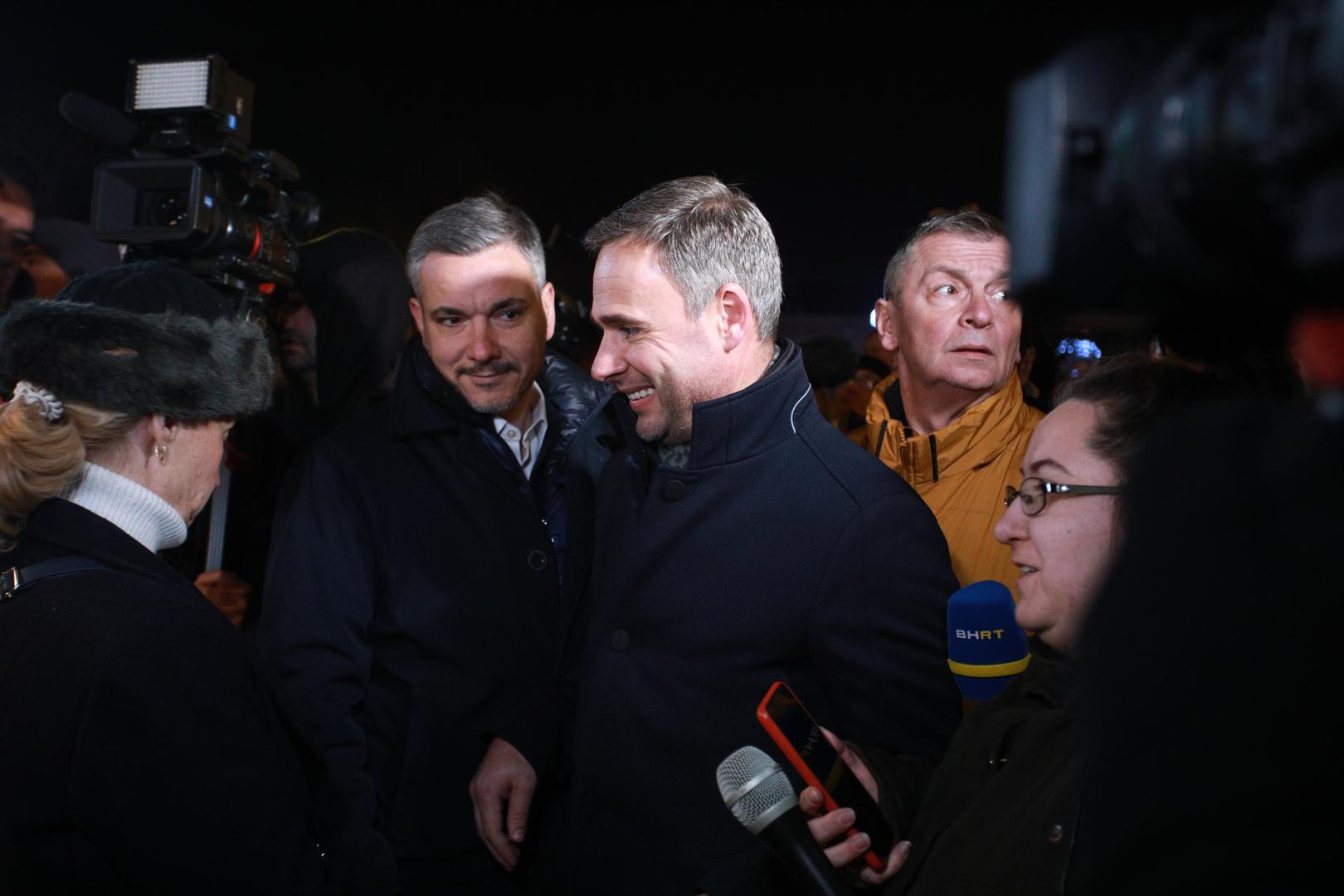 18, December, 2023, Belgrade - In front of the headquarters of the Republic Election Commission in Kralja Milan Street, a protest organized by the coalition "Serbia against violence" is underway due to the "stealing of the citizens' electoral will". Vladimir Obradovic, Miroslav Aleksic, Aleksandar Jovanovic Cuta. Photo: Milos Tesic/ATAImages

18, decembar, 2023, Beograd - Ispred sedista Republicke izborne komisije u Ulici kralja Milana u toku je protest koji je organizovala koalicija "Srbija protiv nasilja" zbog "kradje izborne volje gradjana". Photo: Milos Tesic/ATAImages Photo: Milos Tesic/ATAImages/PIXSELL