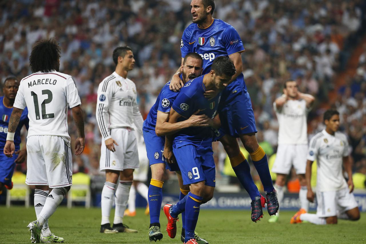 Football - Real Madrid v Juventus - UEFA Champions League Semi Final Second Leg - Estadio Santiago Bernabeu, Madrid, Spain - 13/5/15  Juventus' Alvaro Morata celebrates scoring their first goal with Leonardo Bonucci and Giorgio Chiellini Reuters / Sergio 