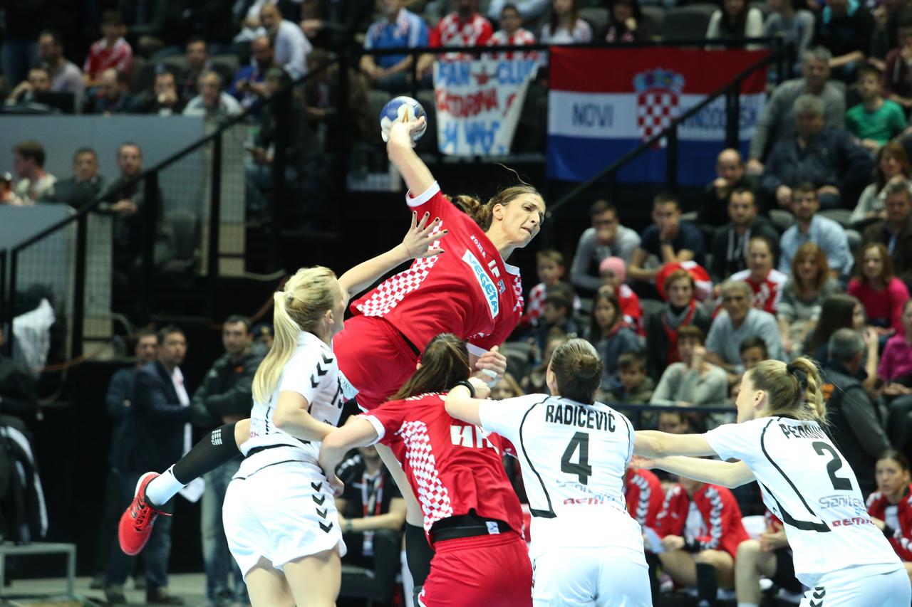 10.03.2016., Split - Kvalifikcijska utakmica za  EP u Svedskoj zenskih reprezentacija Hrvatske i Crne Gore u Spladium Areni. Andrea Penezic. Photo: Ivo Cagalj/PIXSELL