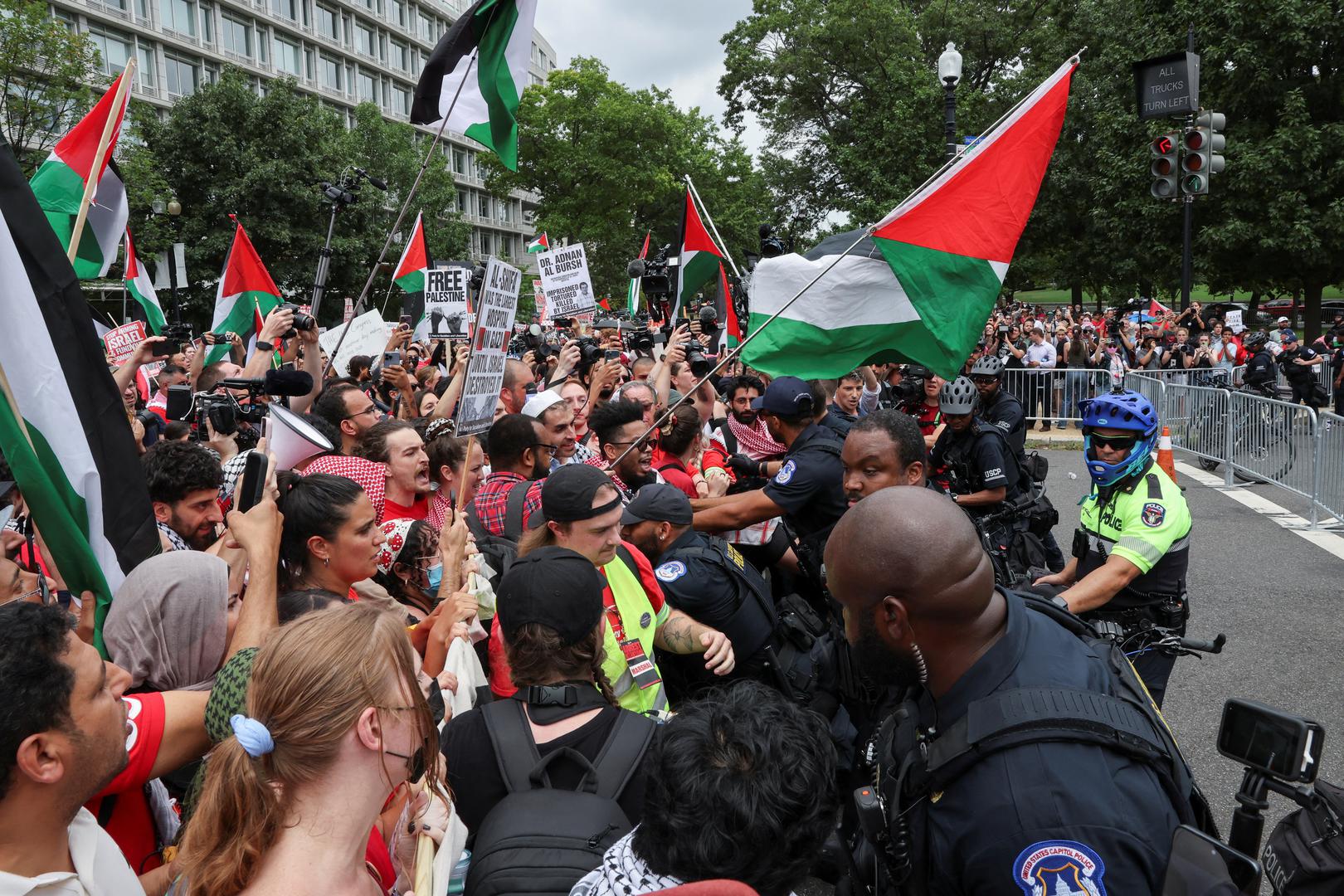 U.S. Capitol Police and NYPD officers clash with pro-Palestinian demonstrators, on the day Israeli Prime Minister Benjamin Netanyahu addresses a joint meeting of Congress, on Capitol Hill, in Washington, U.S., July 24, 2024. REUTERS/Umit Bektas Photo: UMIT BEKTAS/REUTERS