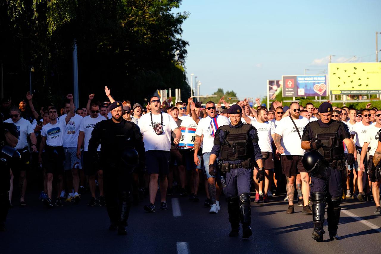 Dolazak  Torcide pred stadion Maksimir