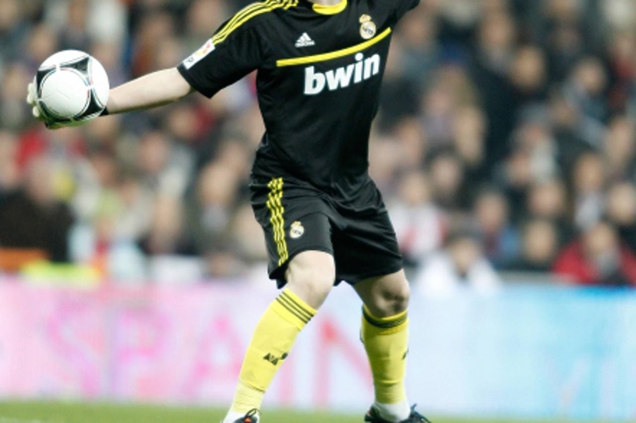 '18.01.2012, Estadio Santiago Bernab?u, ESP, Madrid, Kings Cup, Real Madrid vs FC Barcelona, im Bild  Real Madrid\'s Iker Casillas during King\'s Cup Match. January 18, 2012. Foto Ÿ nph / Alvaro Herna