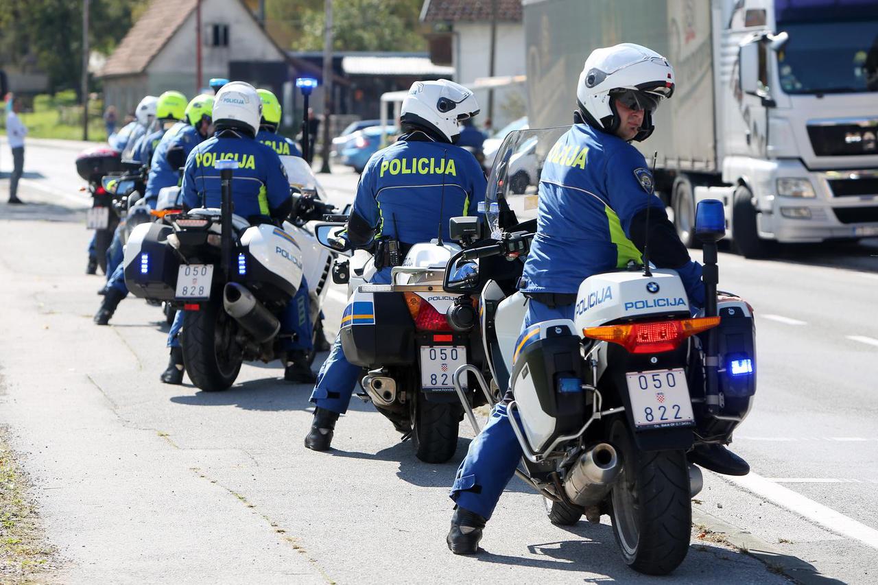 Slunj: Policajci na motorima