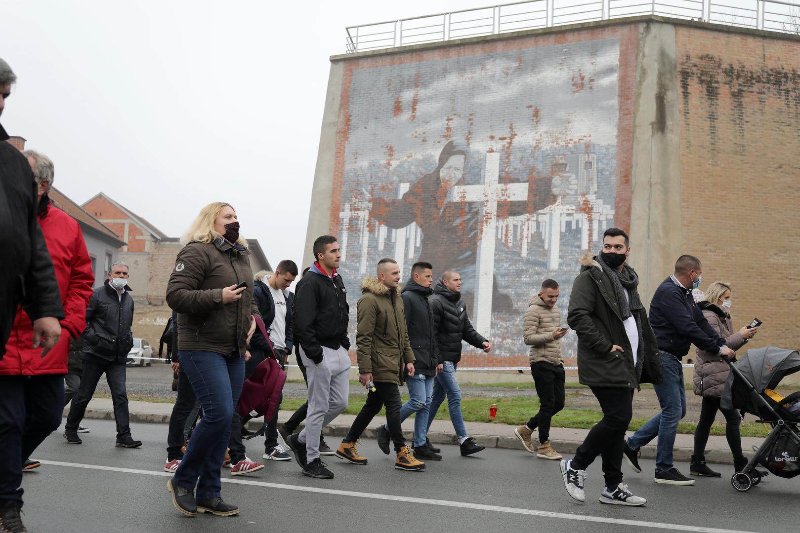 Vukovar - Dan sjecanja na zrtvu Vukovara i Skabrnje 1991.-2020. Krenula Kolona sjecanja u posebnim okolnostima zbog epidemije koronavirusa. 

Photo: Emica Elvedji/PIXSELL