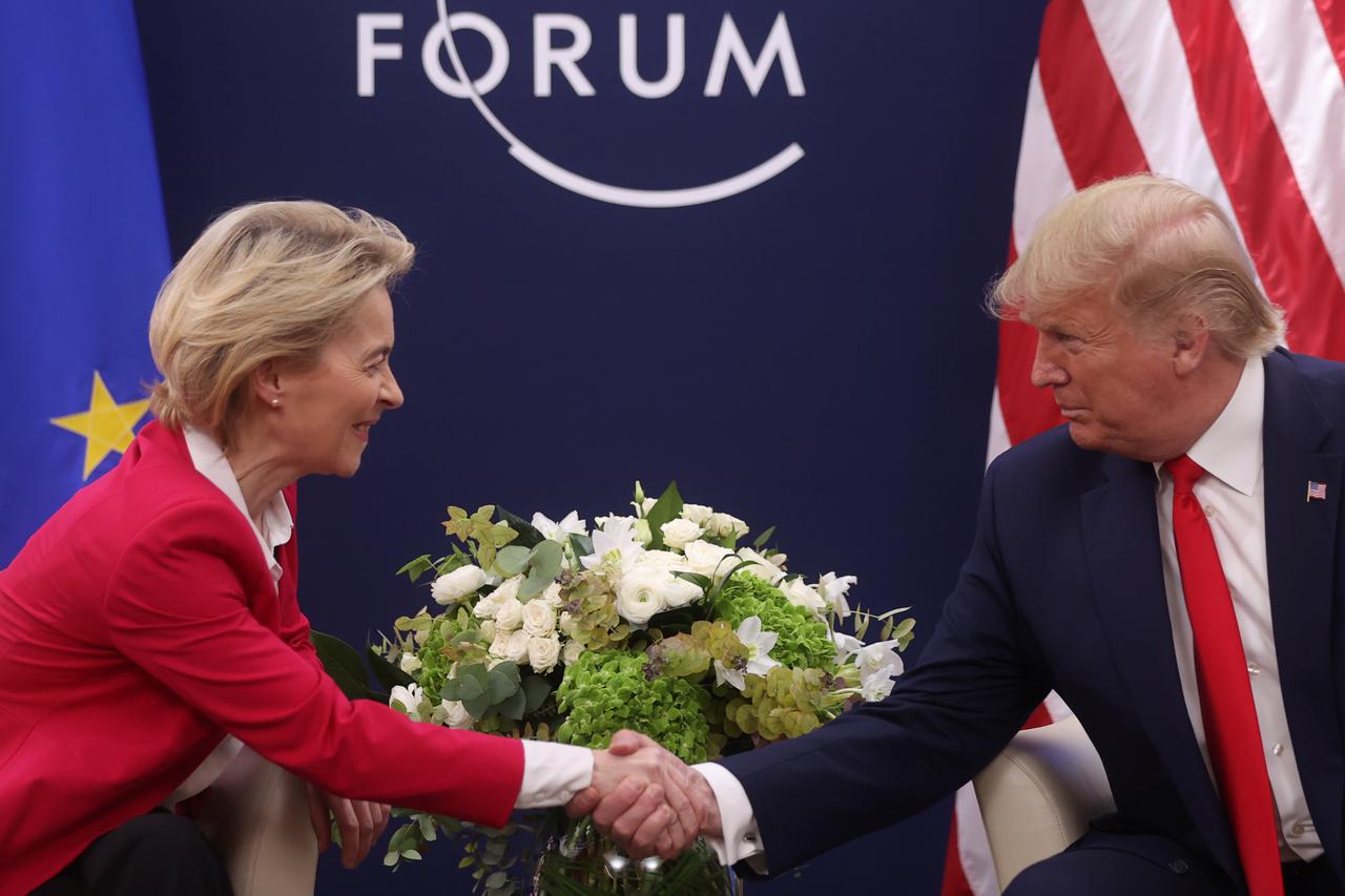 Ursula von der Leyen i Donald Trump u Davosu