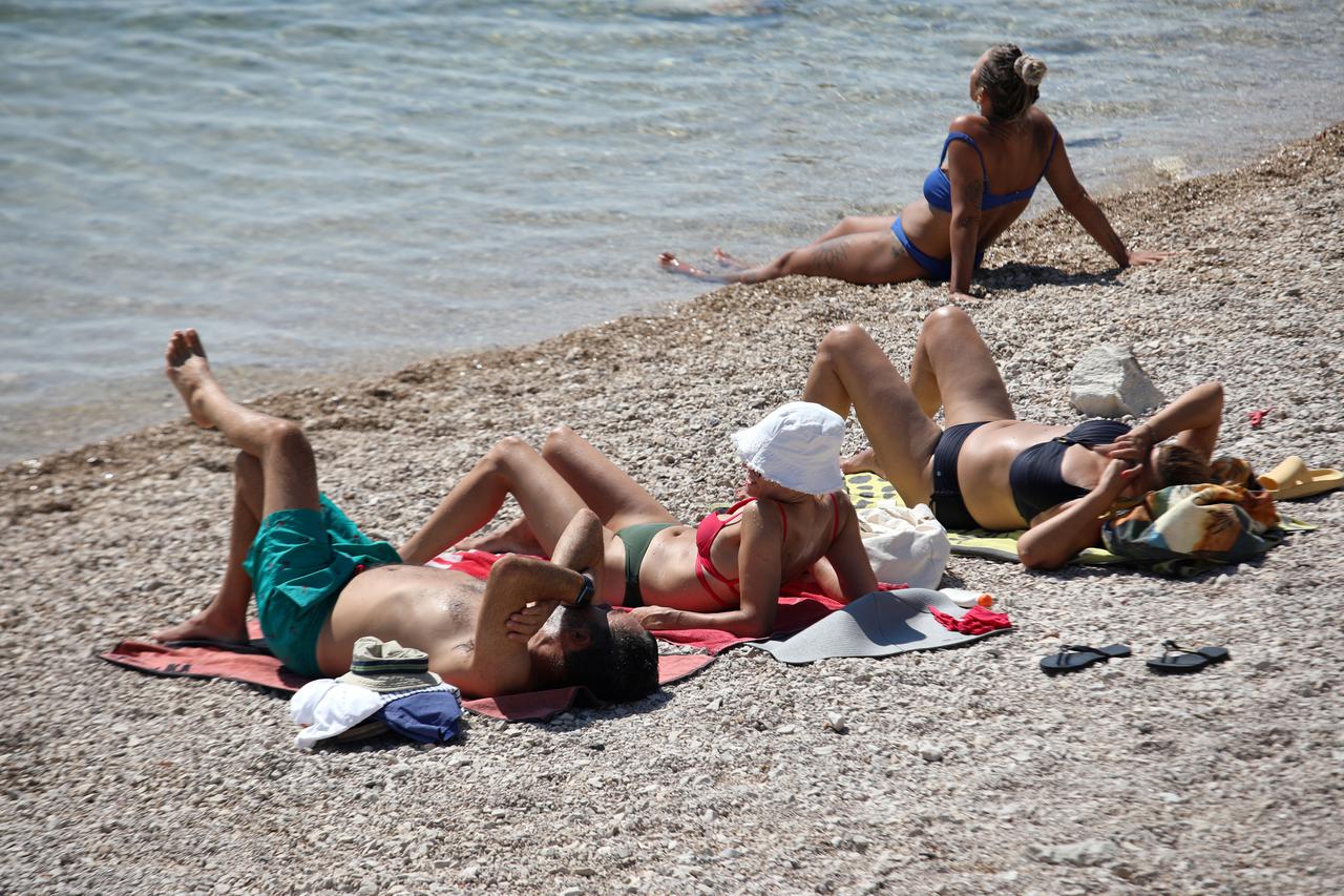 Brodarica: Turisti osvježenje pronašli na plaži Rezalište