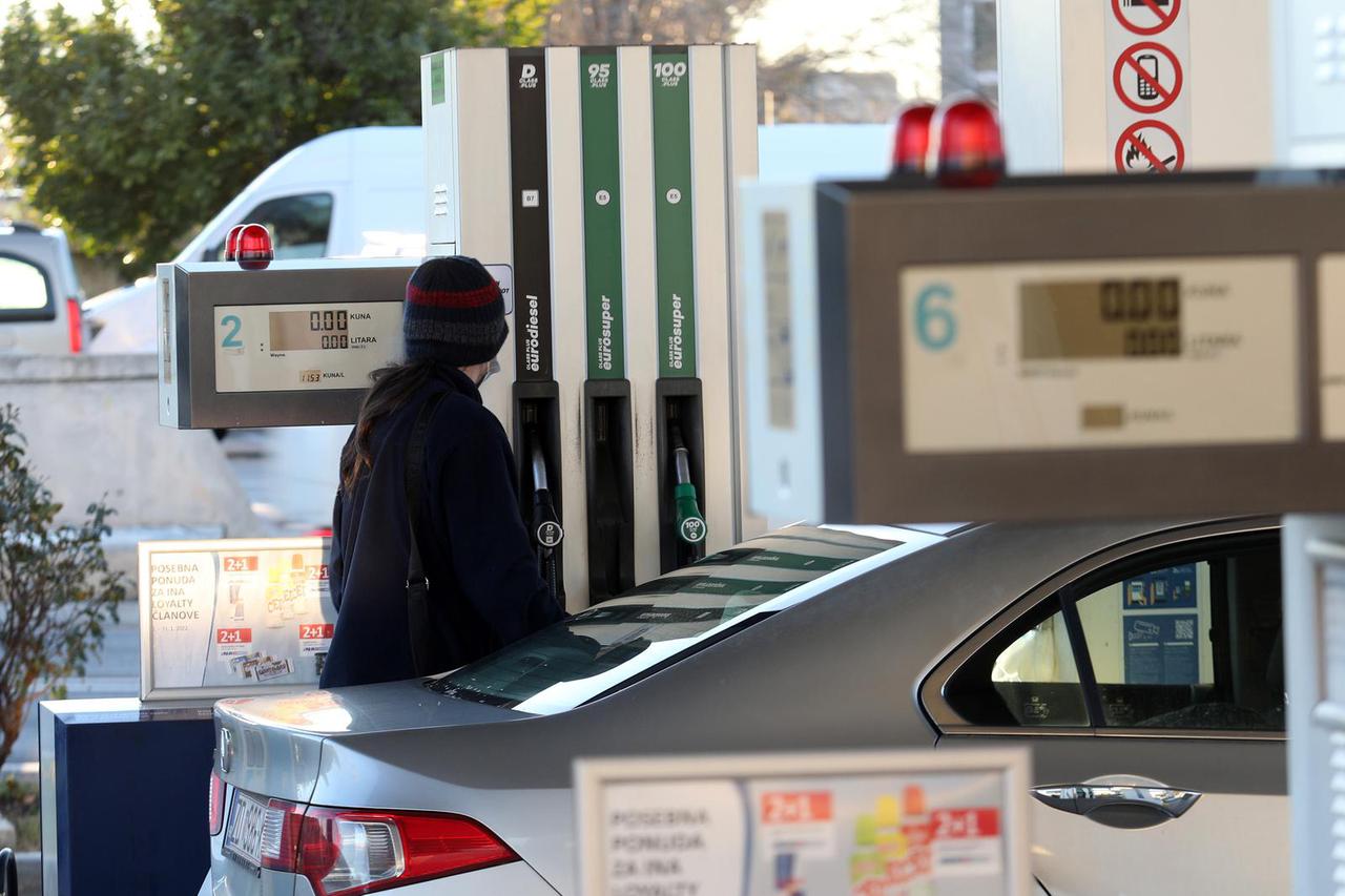 Novo poskupljenje cijena goriva dočekalo jutros vozače na benzinskim postajama 