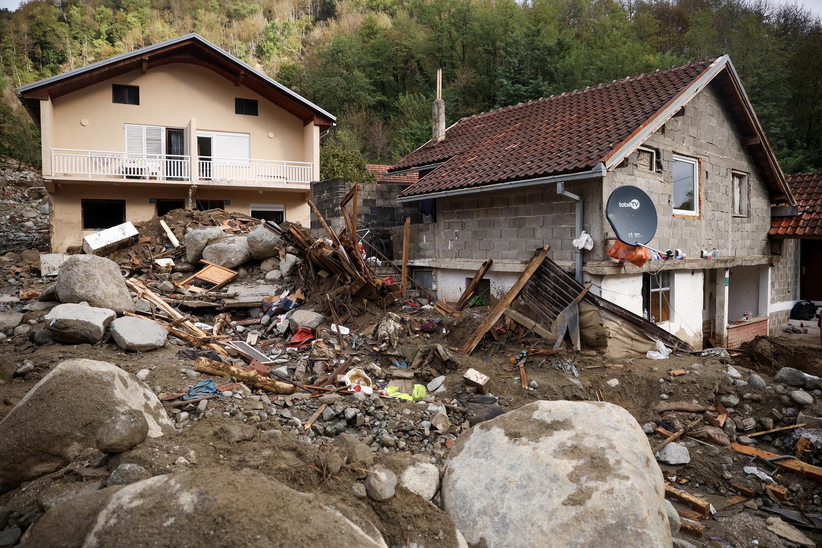 Selo Zlate, kod Jablanice u Bosni i Hercegovini, teško je pogođeno poplavama i klizištima.