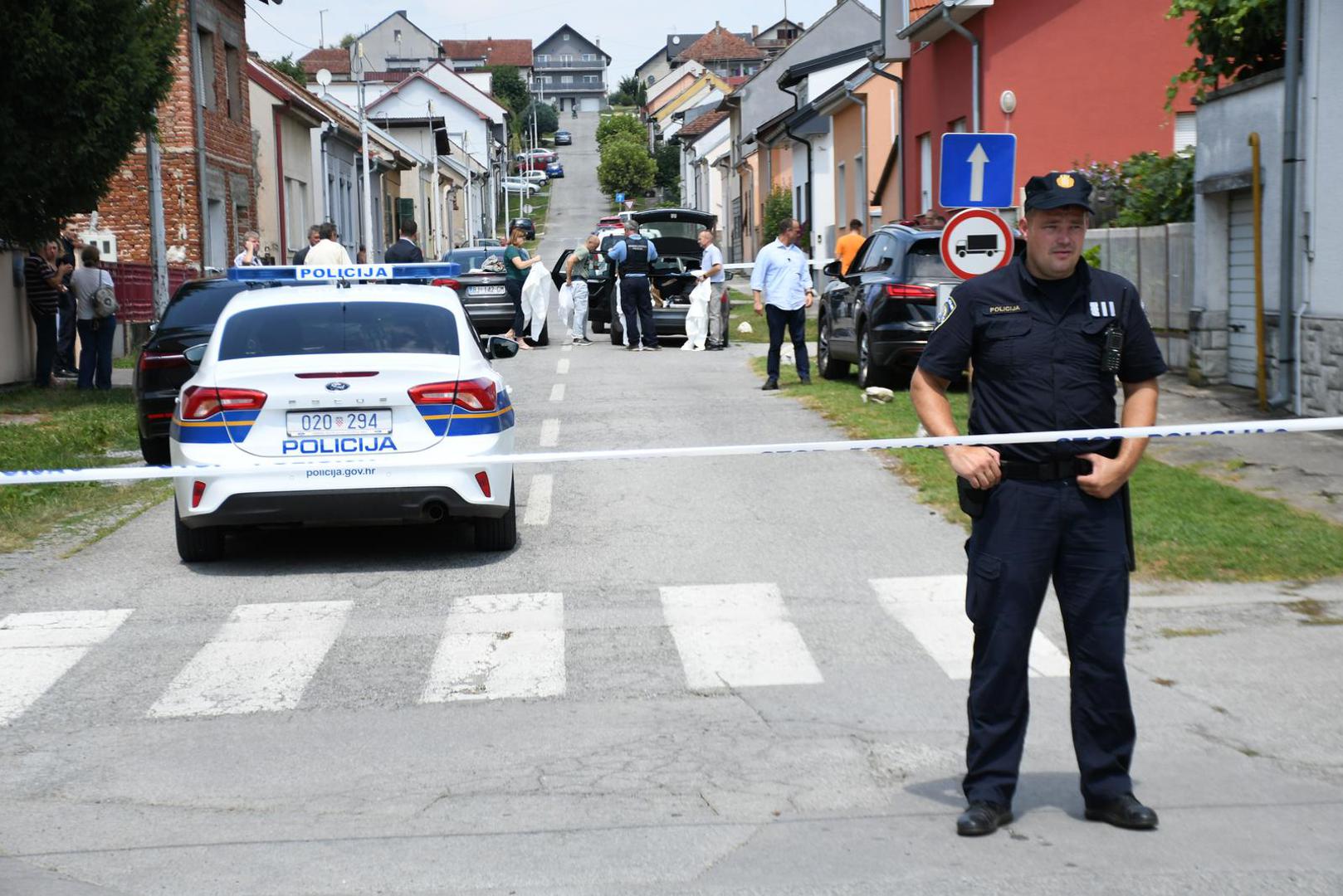 "U 10.18 sati je stigla prva dojava o pucnjavi, nije se odmah znalo što je. Policijska postaja Daruvar je odmah uputila sve raspoložive snage, kolege su brzo nakon dojave uspjele identificirati mjesto i pronaći počinitelja", rekao je ravnatelj policije Nikola Milina.