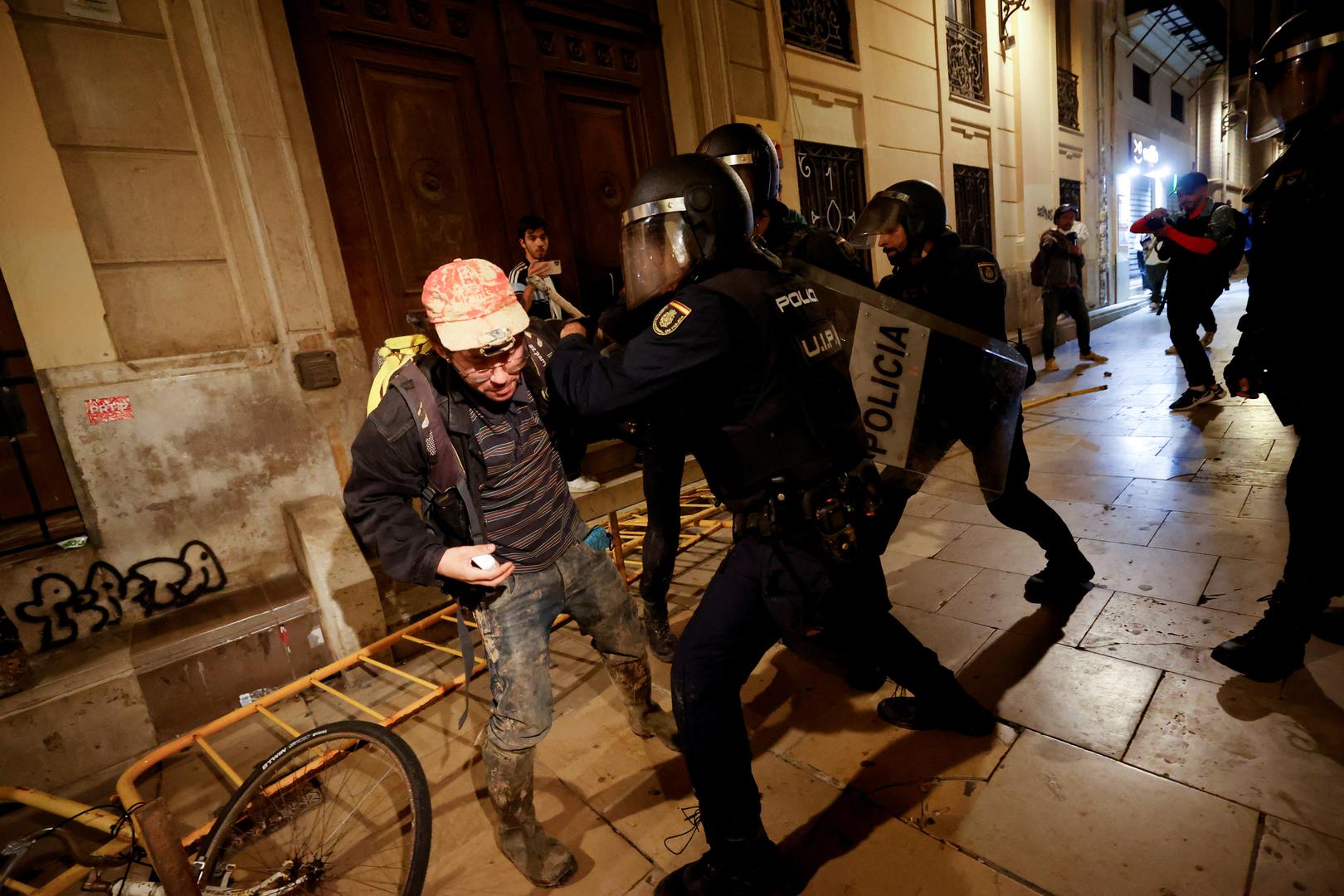 Police officers in riot gear restrain a man during a protest against Valencia's regional leader Carlos Mazon and the management of the emergency response to the deadly floods in eastern Spain, in Valencia, Spain, November 9, 2024. REUTERS/Eva Manez Photo: Eva Manez/REUTERS