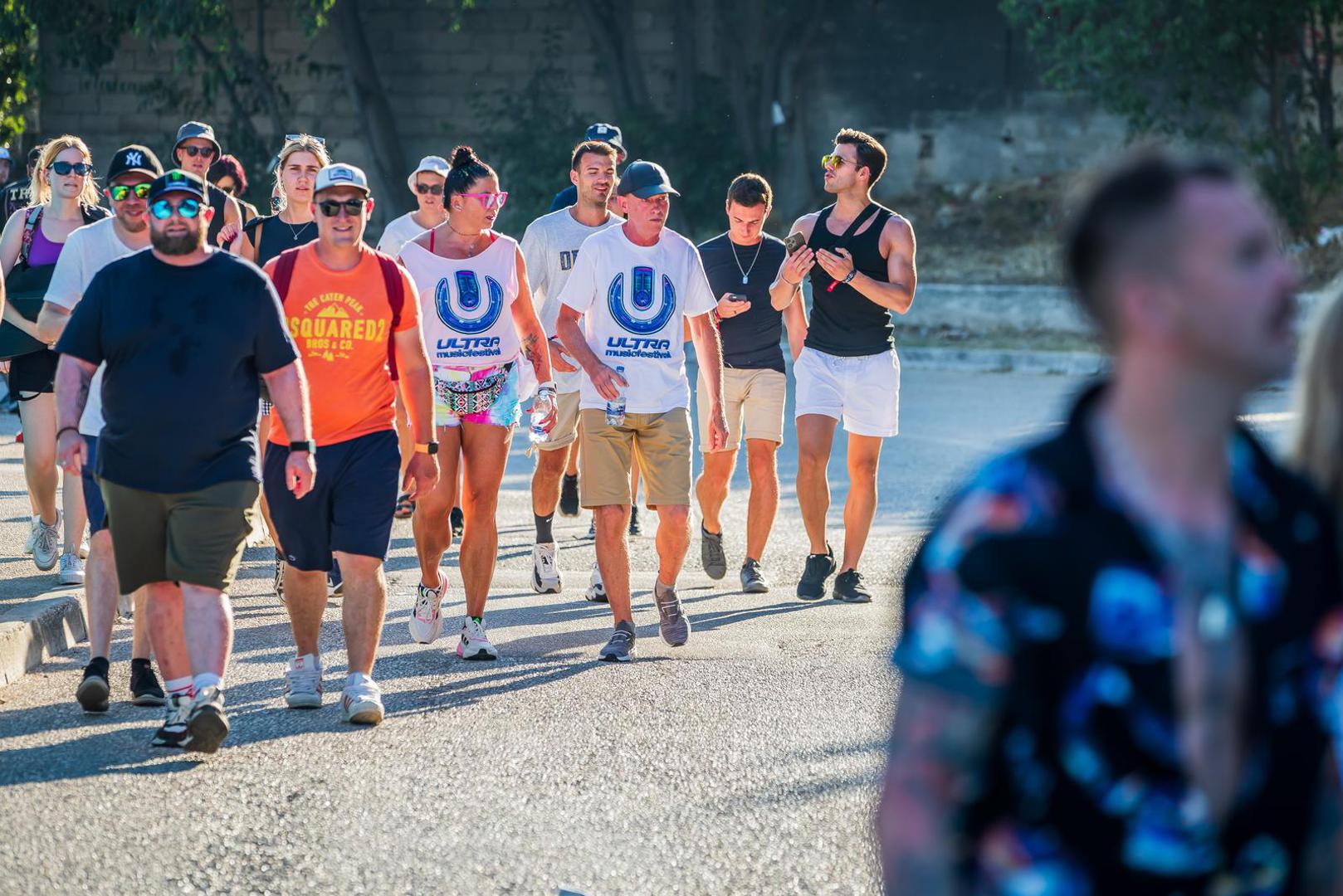 Mreža, minijaturni topovi, majice s posebnim natpisima i kostimi samo su neke od kombinacija koje će danas šetati splitskim Parkom mladeži, a možete ih pogledati u našoj fotogaleriji. 