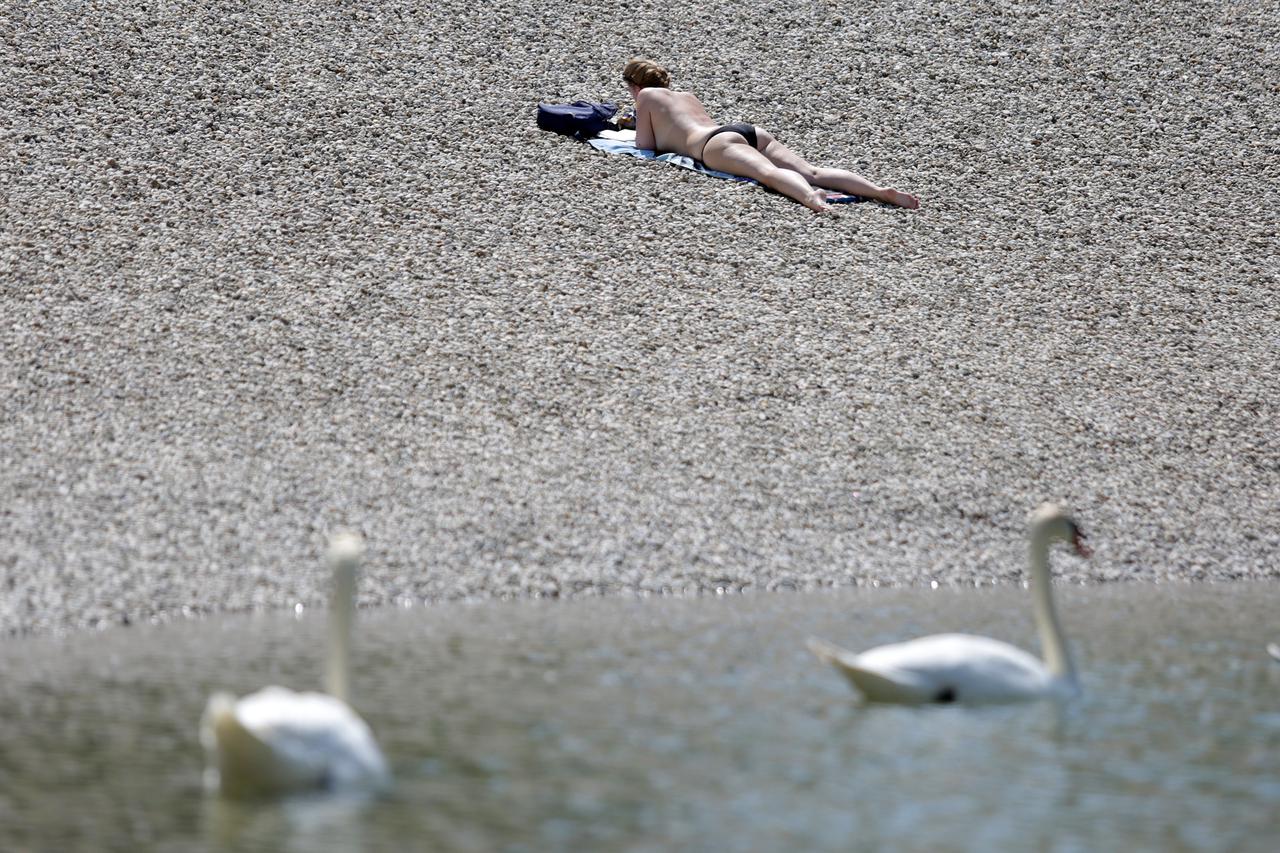 Sunčanje na Bundeku i Jarunu