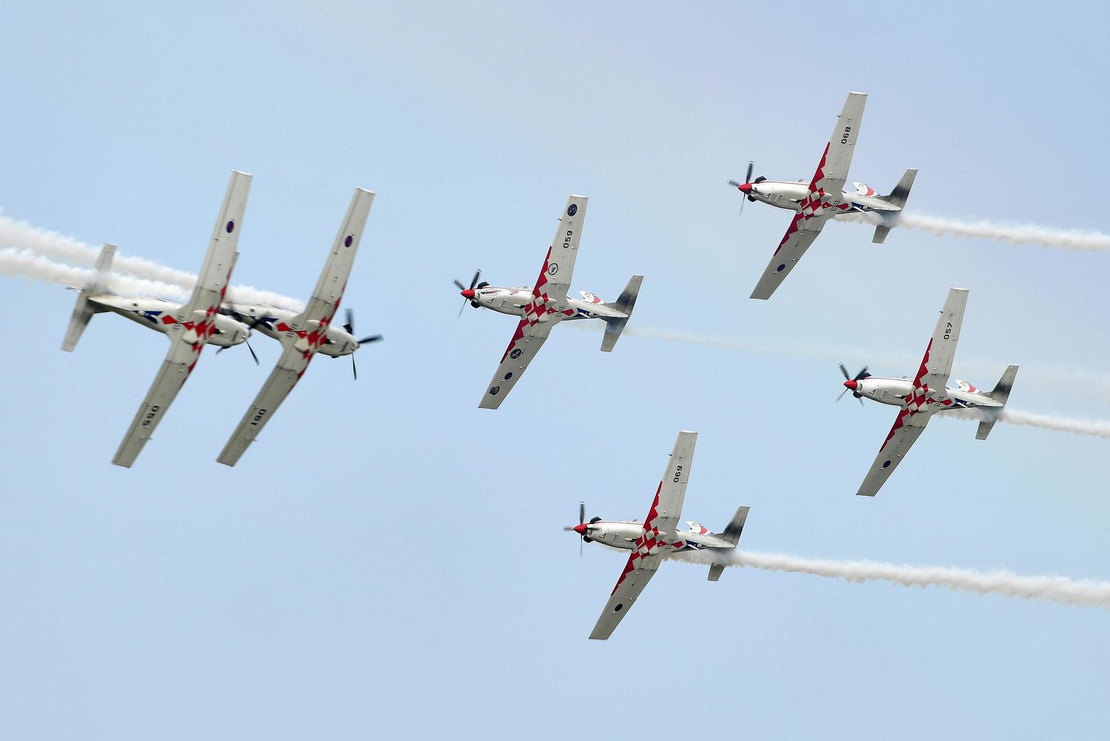 Otvoren je međunarodni aeromiting u Varaždinu CIAV 2024., najveća zrakoplovna priredba u Hrvatskoj koja će posjetiteljima tijekom vikenda, nakon nekoliko godina stanke, ponuditi bogat program s brojnim letjelicama, uključujući i Rafale.