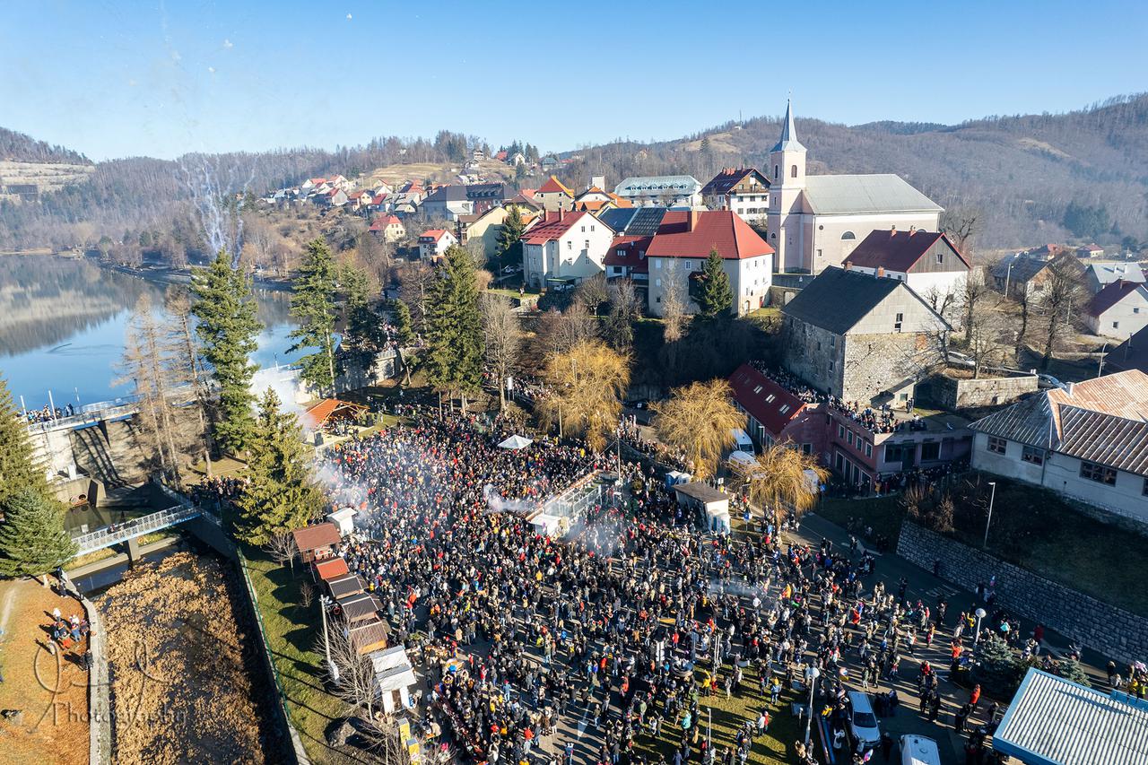 Radost Adventa i Doček Nove godine u podne u Fužinama