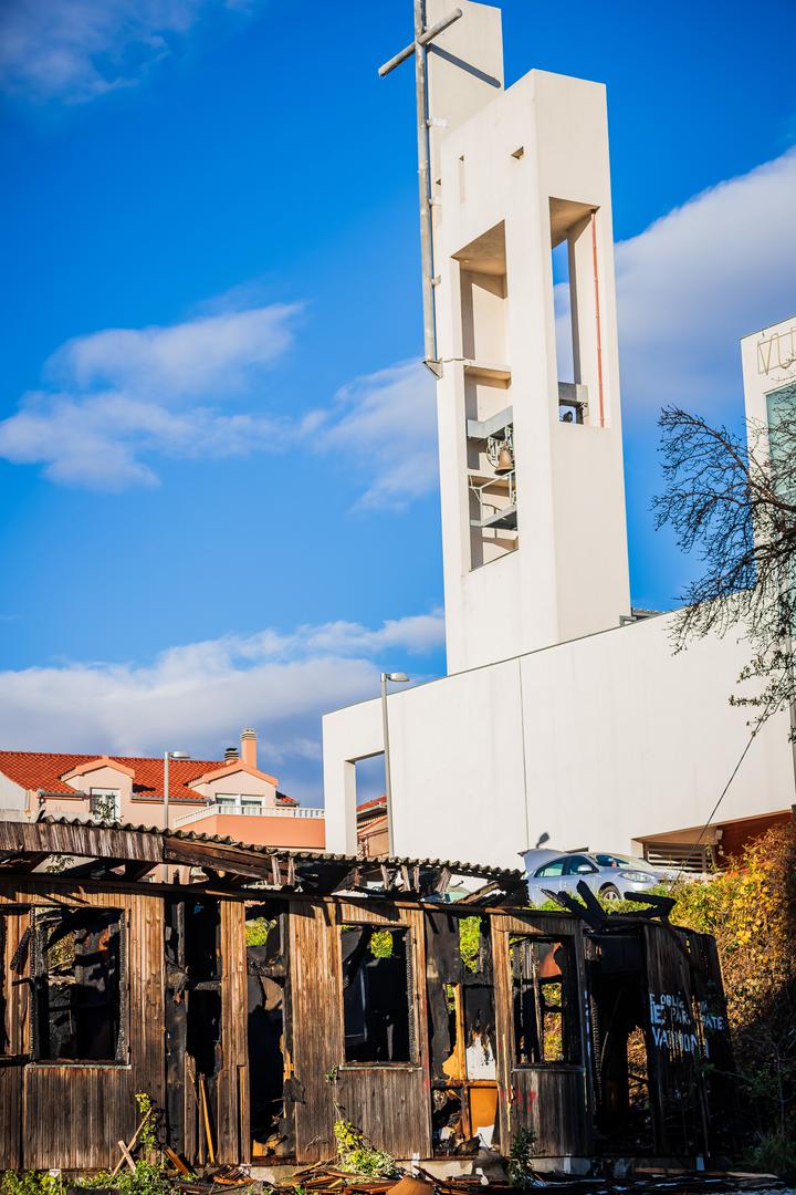 06.12.2023., Split - Pozar drvenog objekta na Sucidru. Jutro nakon pozara koji je progutao drvenu baraku. Photo: Zvonimir Barisin/PIXSELL