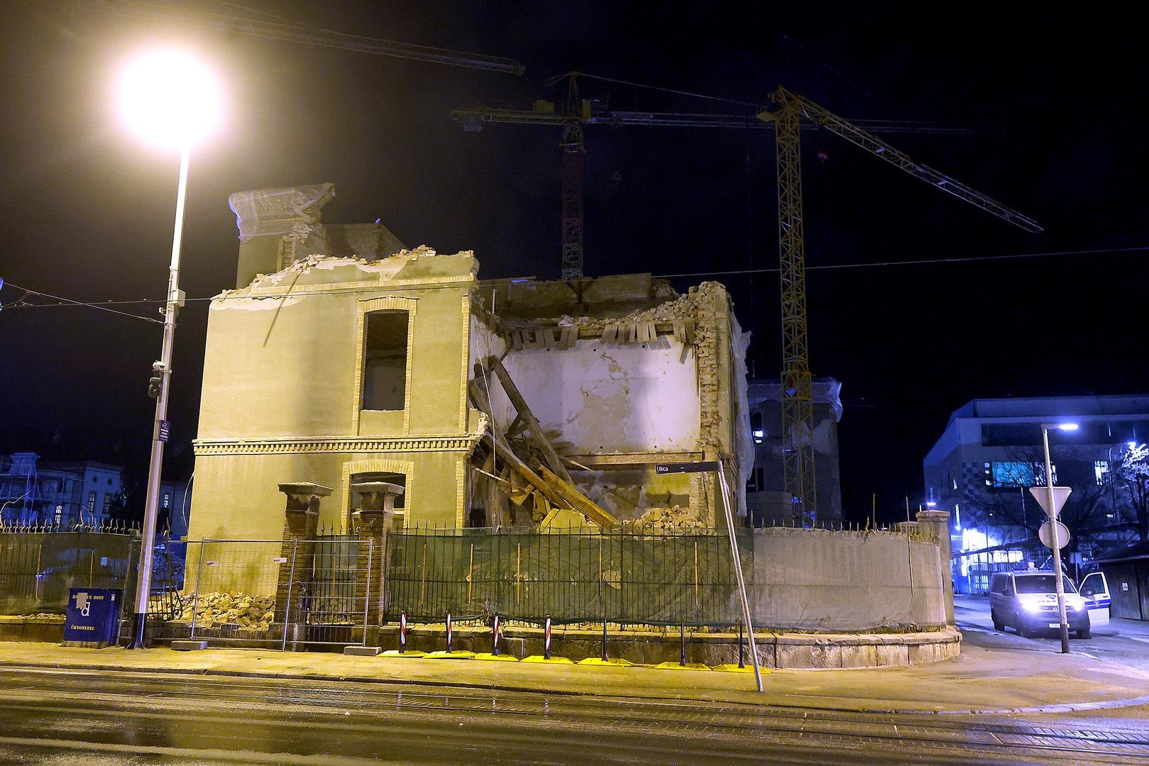 08.03.2023., Zagreb - Prilikom radova na rekonstrukciji zgrade u sklopu obnobe Katolickog sveucilista doslo je do nepredvidjenog urusavanja dijela zgrade koji je samo nekoliko metara od Ilice nakon cega je dobar dio zgrade morao biti srusen, a promet Ilicom obustavljen. Photo: Goran Stanzl/PIXSELL