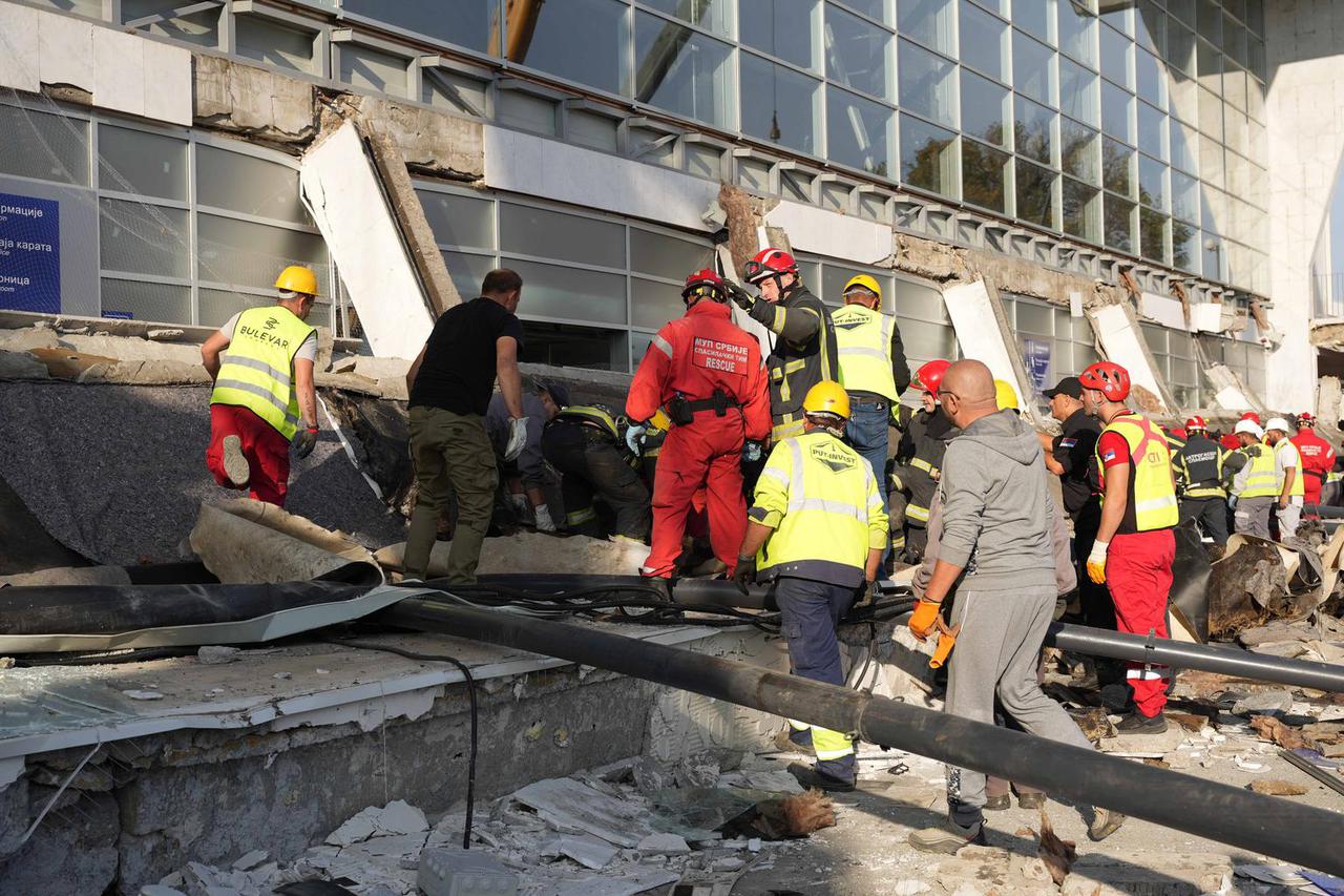 Urušila se nadstrešnica na kolodvoru u Novom Sadu, najmanje 11 mrtvih