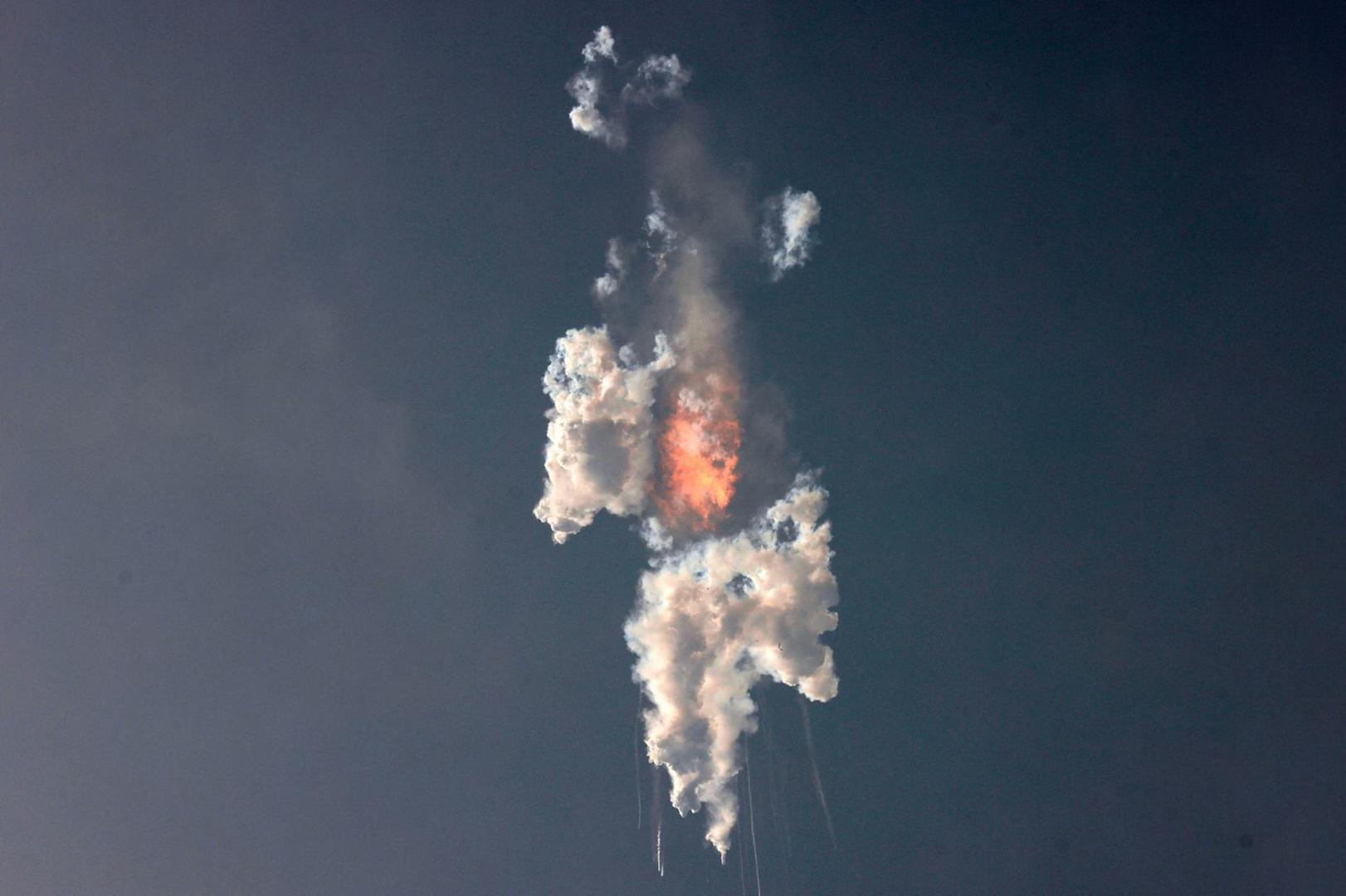 SpaceX's next-generation Starship spacecraft, atop its powerful Super Heavy rocket, explodes after its launch from the company's Boca Chica launchpad on a brief uncrewed test flight near Brownsville, Texas, U.S. April 20, 2023. REUTERS/Joe Skipper     TPX IMAGES OF THE DAY Photo: JOE SKIPPER/REUTERS