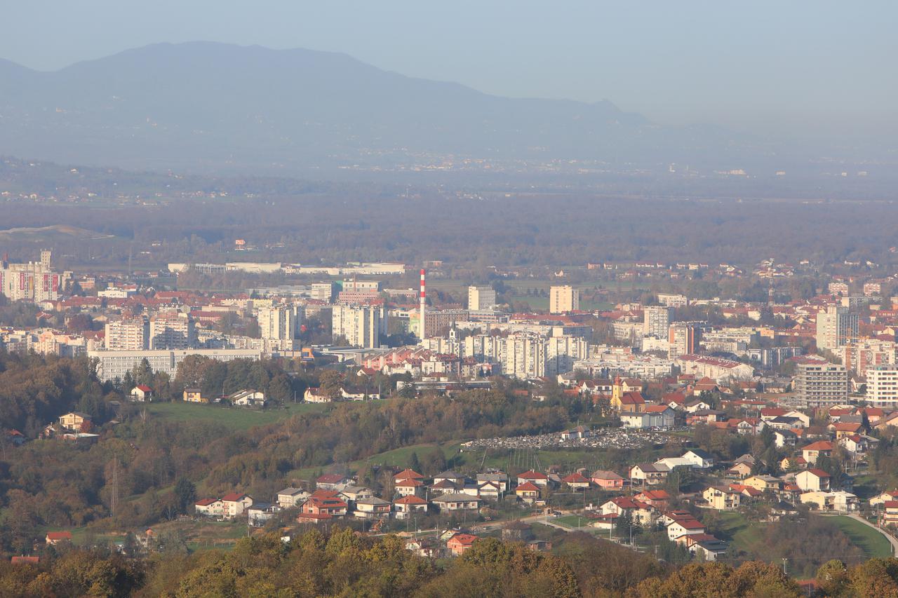 Pogled na grad Karlovac s vrha Vinice