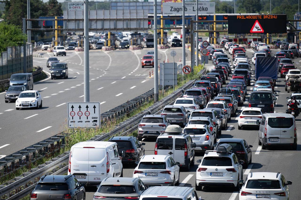 Zagreb: Velike gužve stvaraju se na naplatnoj postaji Lučko u smjeru mora