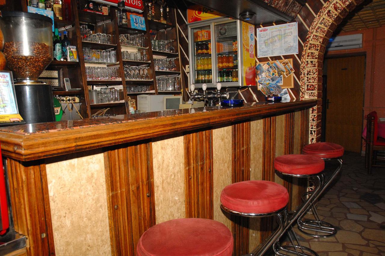 bar