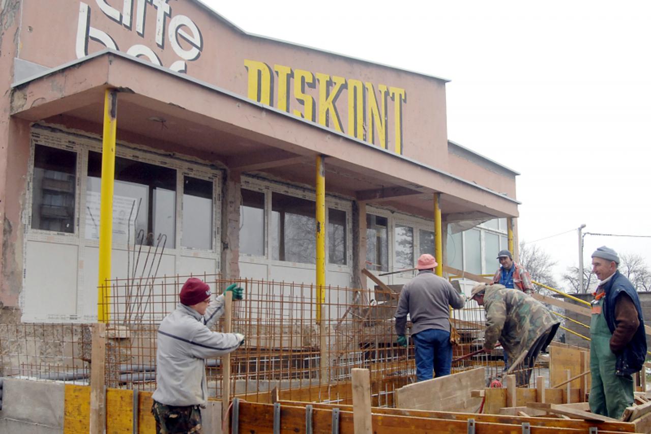 \'01.03.2011., Sisak - Prenamjena nekadasnje samoposluge na Trgu Vere Brozaj u pucku kuhinju izazvalo je nezadovoljstvo stanovnika ovog dijela Siska. Photo:Nikola Cutuk/PIXSELL\'