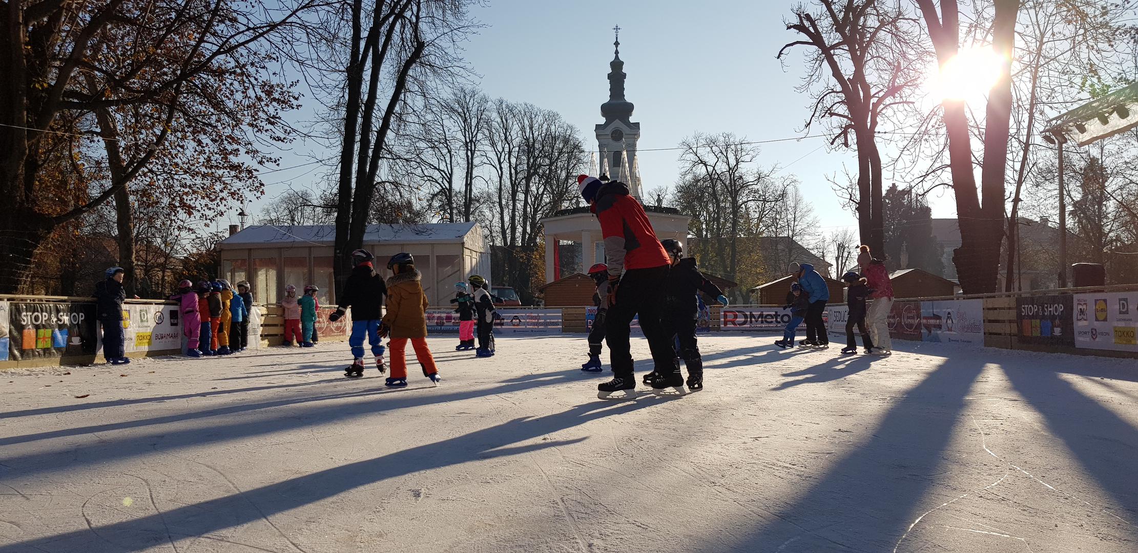 Jedna od najvećih atrakcija ovogodišnjeg Adventa je klizalište veličine 650 četvornih metara