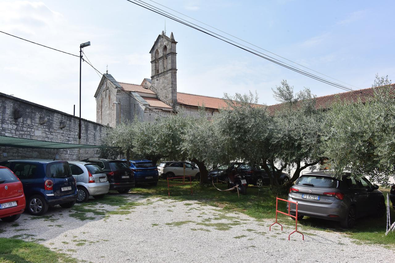 Parking pulskog samostana