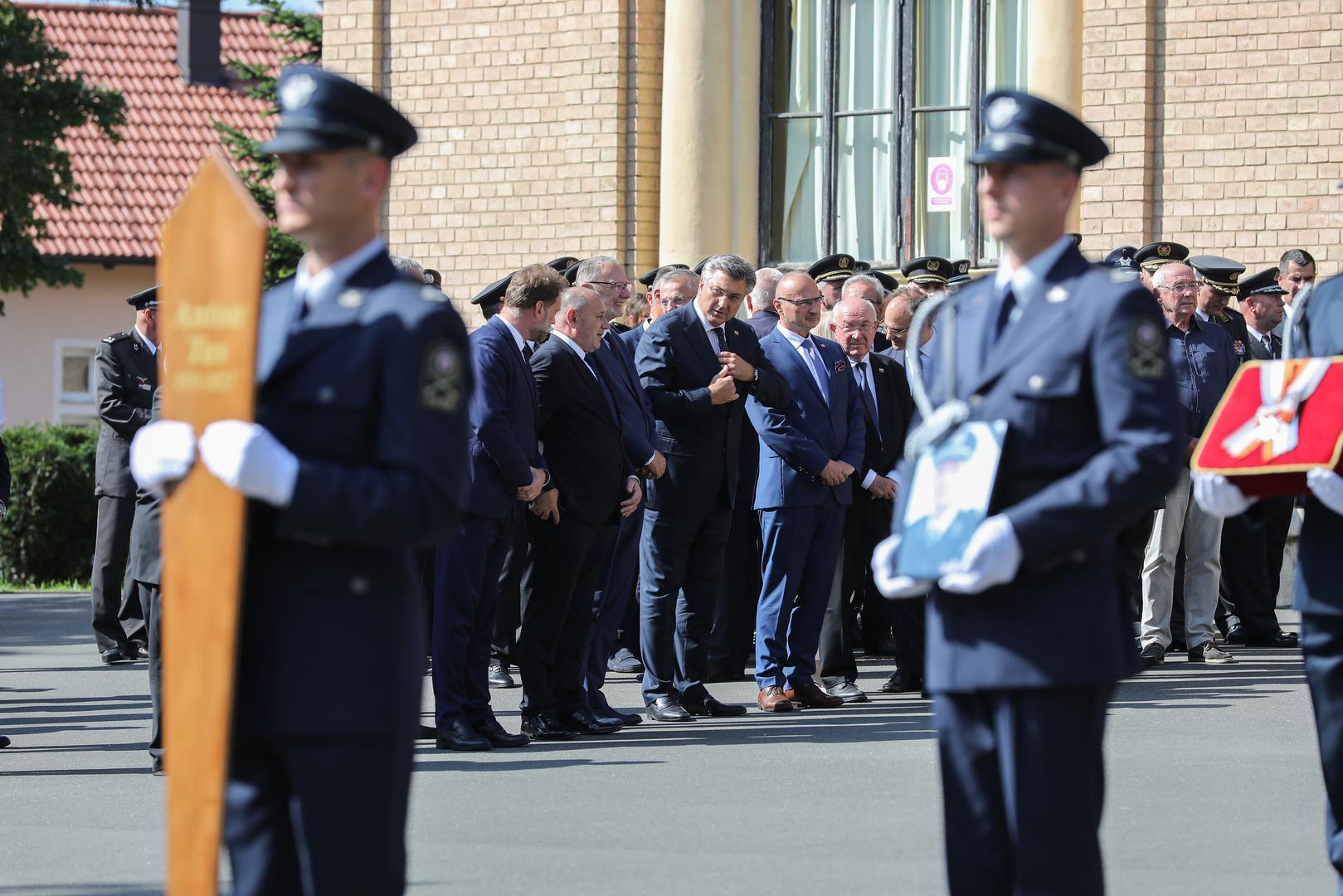 07.09.2023., Zagreb - Posljednji ispracaj generala Antona Tusa na groblju Mirogoj. Brojne osobe iz javnog zivota došle su se posljednji puta oprostiti od preminulog generala Hrvastke vojske.  Photo: Jurica Galoic/PIXSELL