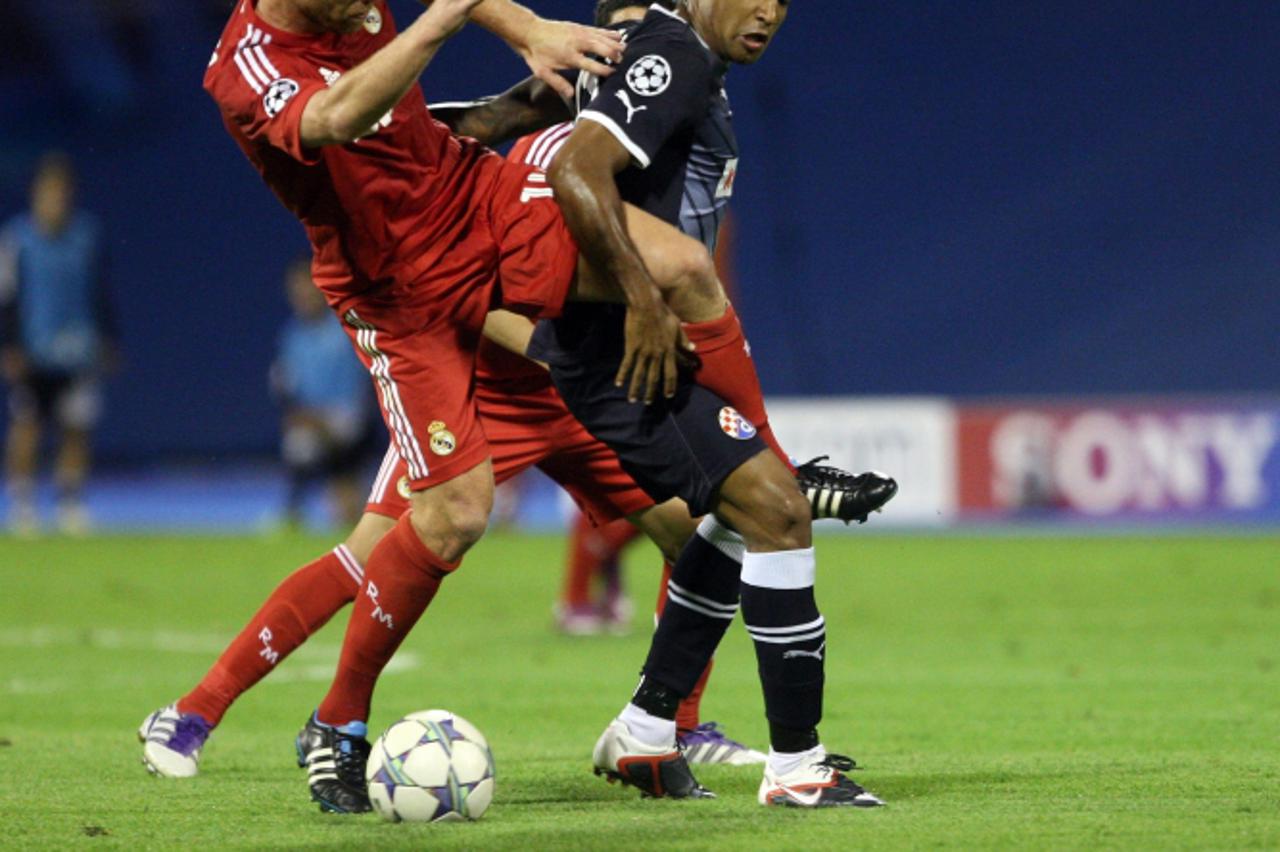 '14. 09. 2011., Zagreb - stadion u Maksimiru, Zagreb - 1. kolo UEFA Lige prvaka, nogometna utakmica GNK Dinamo - Real Madrid. Xabi Alonso, Sammir. Photo: Slavko Midzor/PIXSELL'