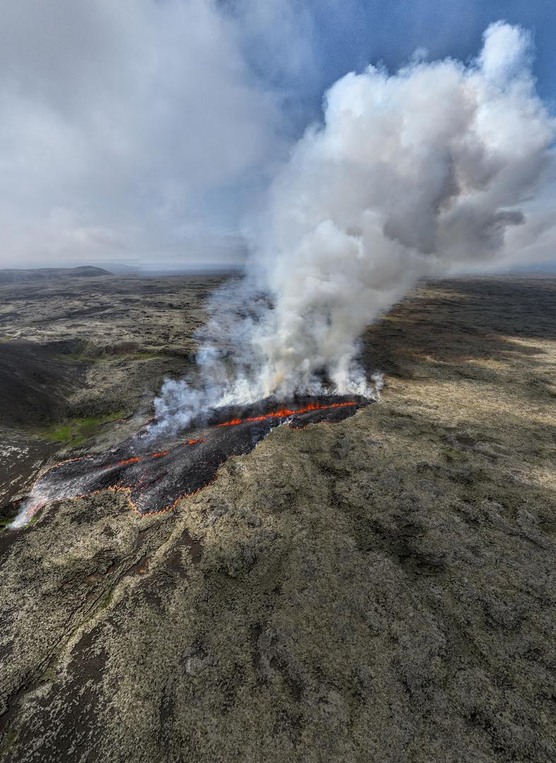 Smoke billows and lava flows after the eruption of a volcano, on the Reykjanes peninsula, near the capital Reykjavik, in southwest Iceland, July 10, 2023, in this picture obtained from social media. Juergen Merz - Glacier Photo Artist/via REUTERS  THIS IMAGE HAS BEEN SUPPLIED BY A THIRD PARTY. MANDATORY CREDIT. NO RESALES. NO ARCHIVES. Photo: JUERGEN MERZ - GLACIER PHOTO ART/REUTERS