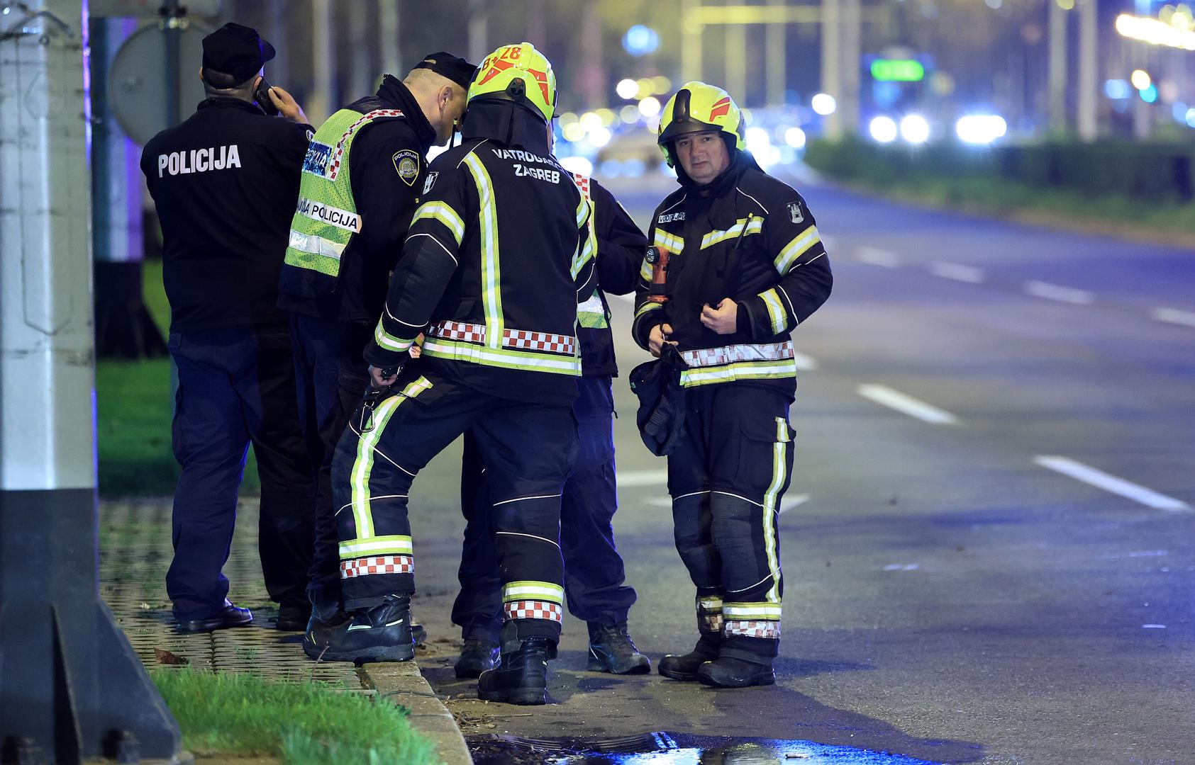 13.03.2024., Zagreb - Vatrogasci ugasili pozar osobnog automobila u Vukovarskoj ulici kod krizanja s Heuinzlovom. Photo: Marko Prpic/PIXSELL