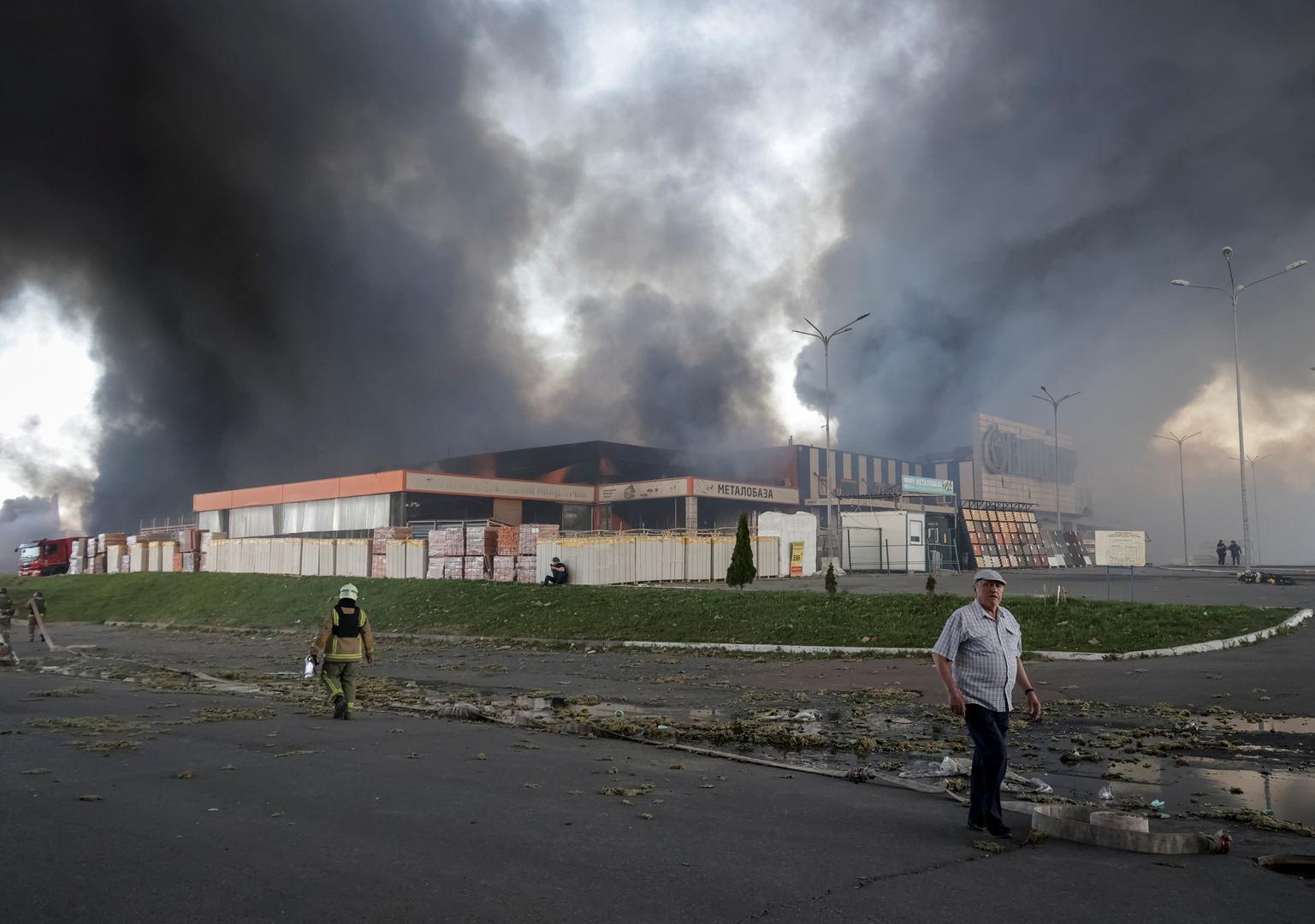 Smoke rises from a household item shopping mall which was hit by a Russian air strike, amid Russia's attack on Ukraine, in Kharkiv, Ukraine May 25, 2024. REUTERS/Sofiia Gatilova Photo: Sofiia Gatilova/REUTERS