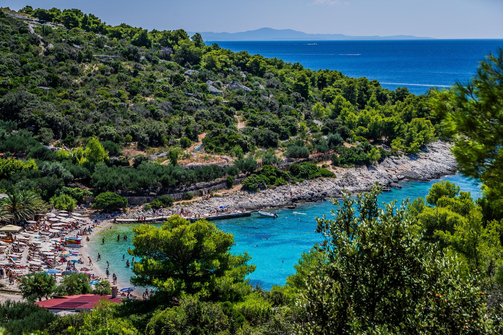 Otok označava plovni put prema luci Hvar i Paklenom kanalu, a na njemu se nalazi svjetionik koji je izgrađen daleke 1872. godine. 