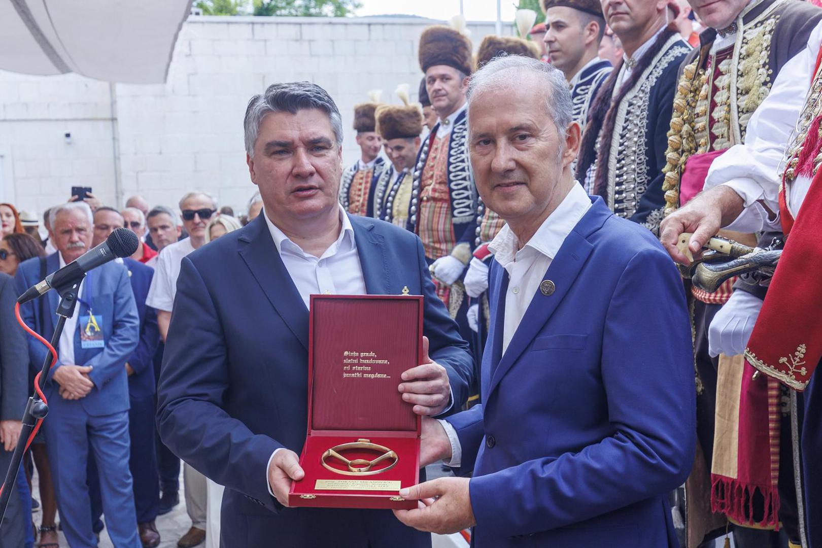 07.08.2022., Sinj - Predsjednik RH Zoran Milanovic, premijer Andrej Plenkovic s ministrima, predsjednik Republike Slovenije Borut Pahor sudjelovali su na Vojvodinom prijemu u Alkarskim dvorima.
Zoran Milanovic
Photo:   Photo: Miroslav Lelas/PIXSELL