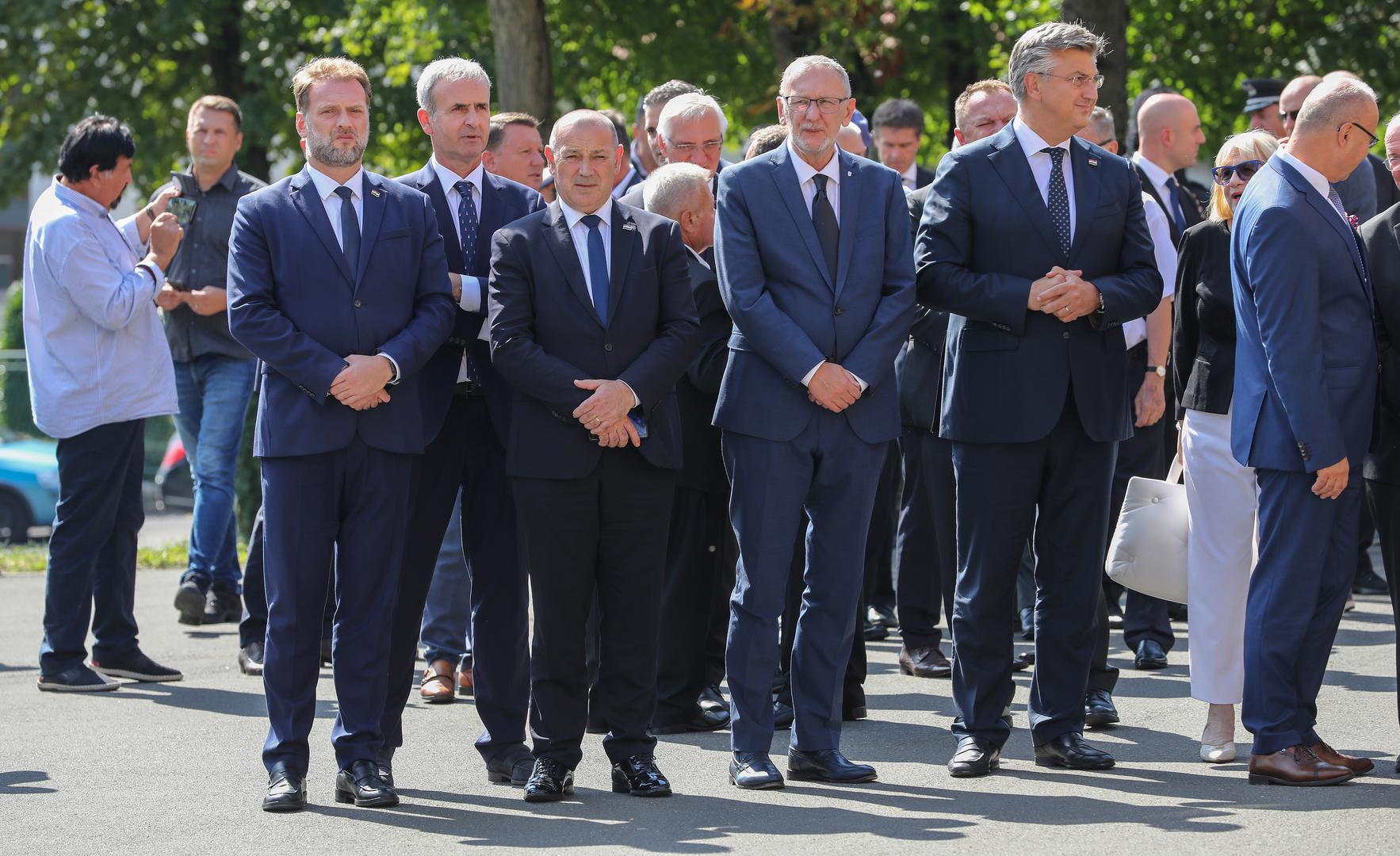 07.09.2023., Zagreb - Posljednji ispracaj generala Antona Tusa na groblju Mirogoj. Brojne osobe iz javnog zivota dosle su se posljednji puta oprostiti od preminulog generala Hrvastke vojske. Mario Banozic, Tomo Medved, Davor Bozinovic, Andrej Plenkovic Photo: Jurica Galoic/PIXSELL