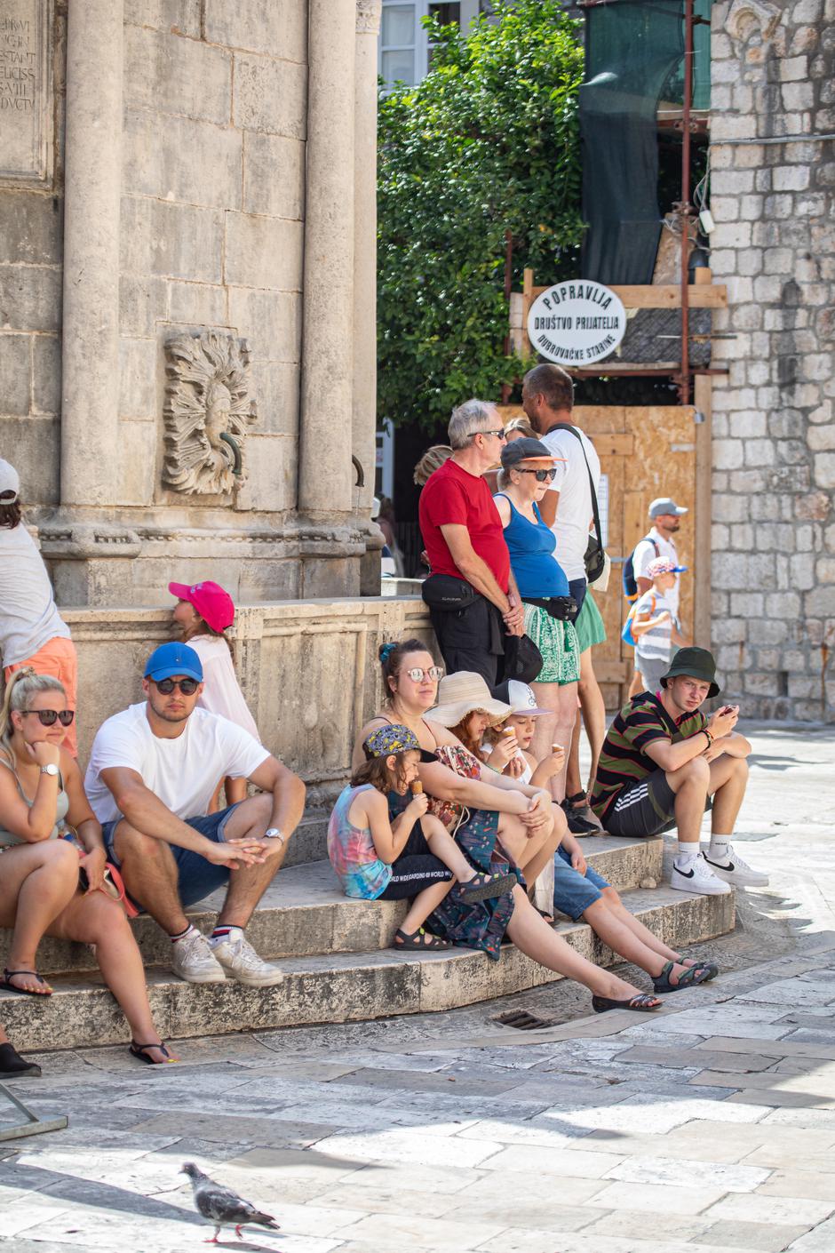 Dubrovnik:  Usprkos vrućinama gradska jezgra je puna turista