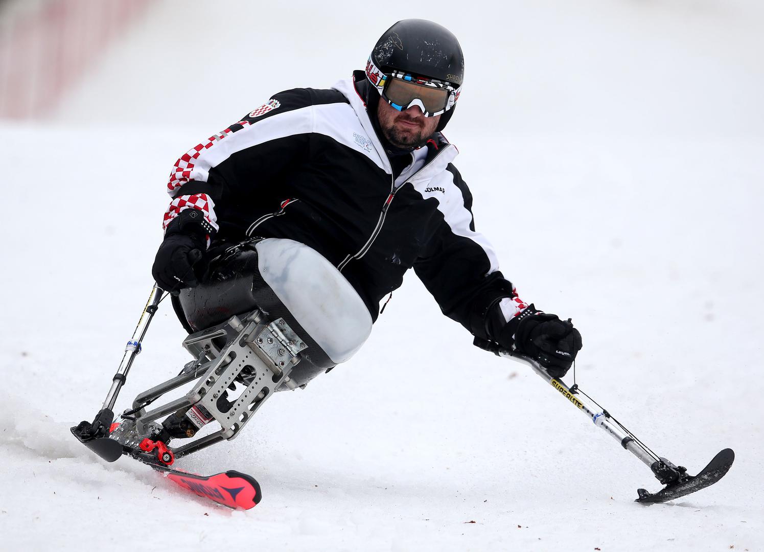 18. Dino Sokolović, hrvatski skijaš i paraolimpijski prvak, osvajač prvog zlatnog odličja za Hrvatsku na Zimskim paraolimpijskim igrama.