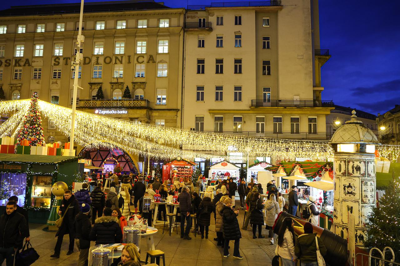 Reportaža o prvim danima Adventa u Zagrebu