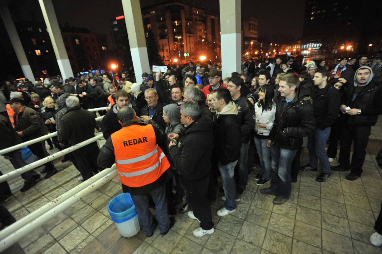 '04.03.2010., Zagreb - Hokejaska utakmica EBEL lige, Ledena dvorana Doma sportova, cetvrtfinale, 6 utakmica playoffa. KHL Medvescak Zagreb - Moser Medical Graz 99ers. guzva na ulazu. Photo: Antonio Br