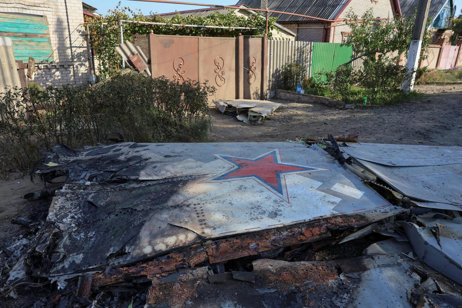 Parts of a Russian aerial vehicle, which local authorities assume to be a newest heavy unmanned aerial vehicle S-70 Okhotnik (Hunter) or variation of Sukhoi fighting jet, is seen in residential area of the town of Kostintynivka after it was shot down, amid Russia's attack on Ukraine, in Donetsk region, Ukraine October 5, 2024.  Radio Free Europe/Radio Liberty/Serhii Nuzhnenko via REUTERS Photo: RFE/RL/SERHII NUZHNENKO/REUTERS