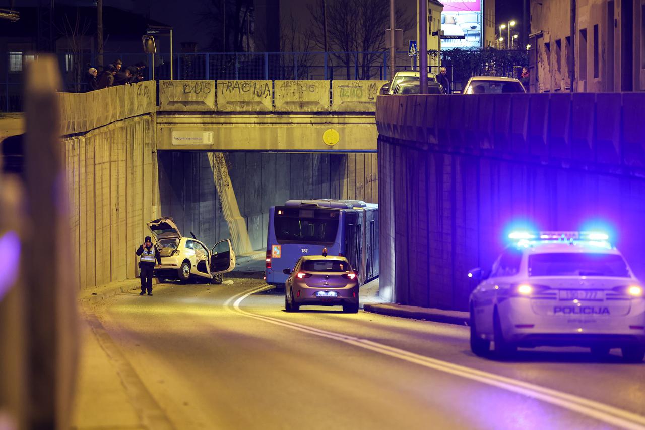 Zagreb: Pet osoba ozlijeđeno u sudaru osobnog automobila i autobusa u Selskoj ulici