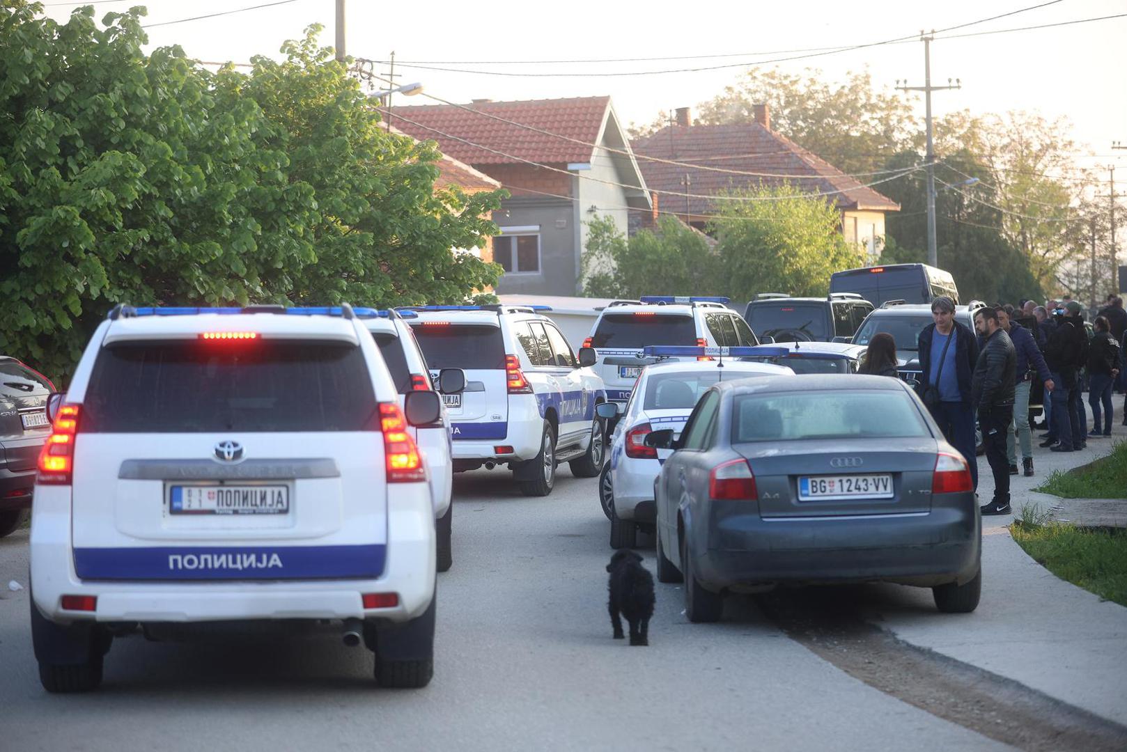 Policija je osigurava područje u kojem je došlo do masovne pucnjave