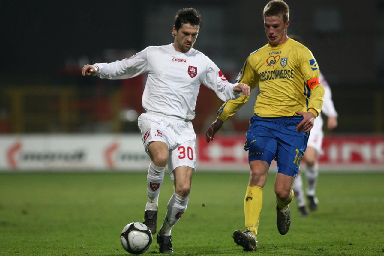 '04.12.2009. Zagreb, Hrvatska - Nogometna utakmica 17. kola Prve T-com HNL na stadionu Zapresic. NK Inter - NK Zagreb. Davor Vugrinec (30) i Tomislav Saric (16). Photo: Igor Kralj/PIXSELL'