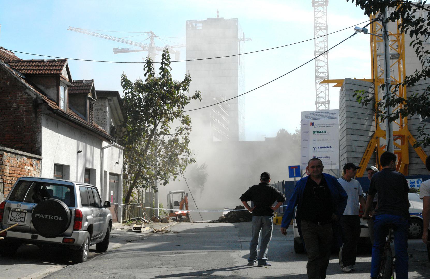 23.09.2007.,Zagreb,Kupska ulica - Dio ulice urusio se zbog izvodjenja gradjevinskih radova na izgradnji poslovne zgrade Hrvatske elektroprivrede (HEP) s podzemnom garazom i trafostanicom. r"nPhoto: Patrik Macek/PIXSELL