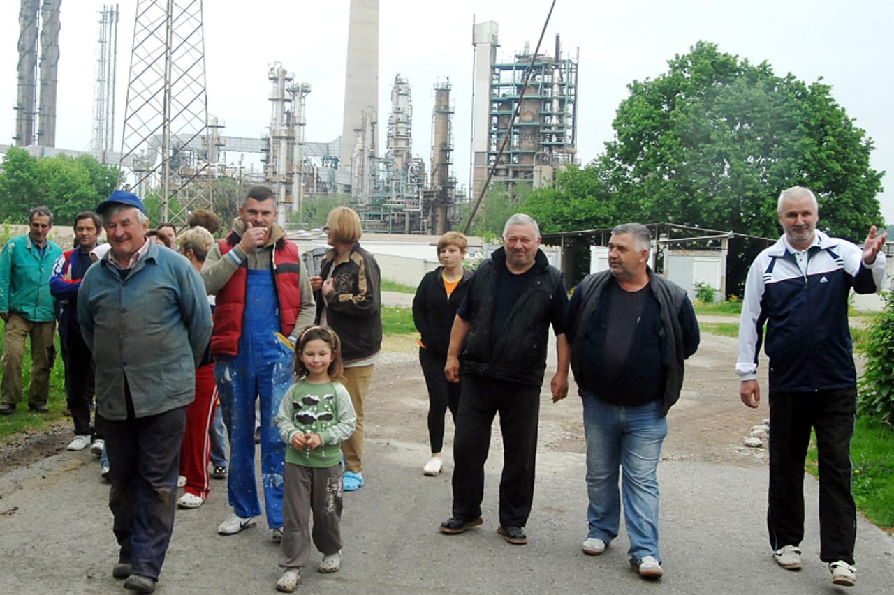 \'27.04.2011., Sisak - Stanovnici Ulice Nine Marakovica vec dulje vrijeme podnose buku koja dolazi iz pogona sisacke Rafinerije. Photo:Nikola Cutuk/PIXSELL\'