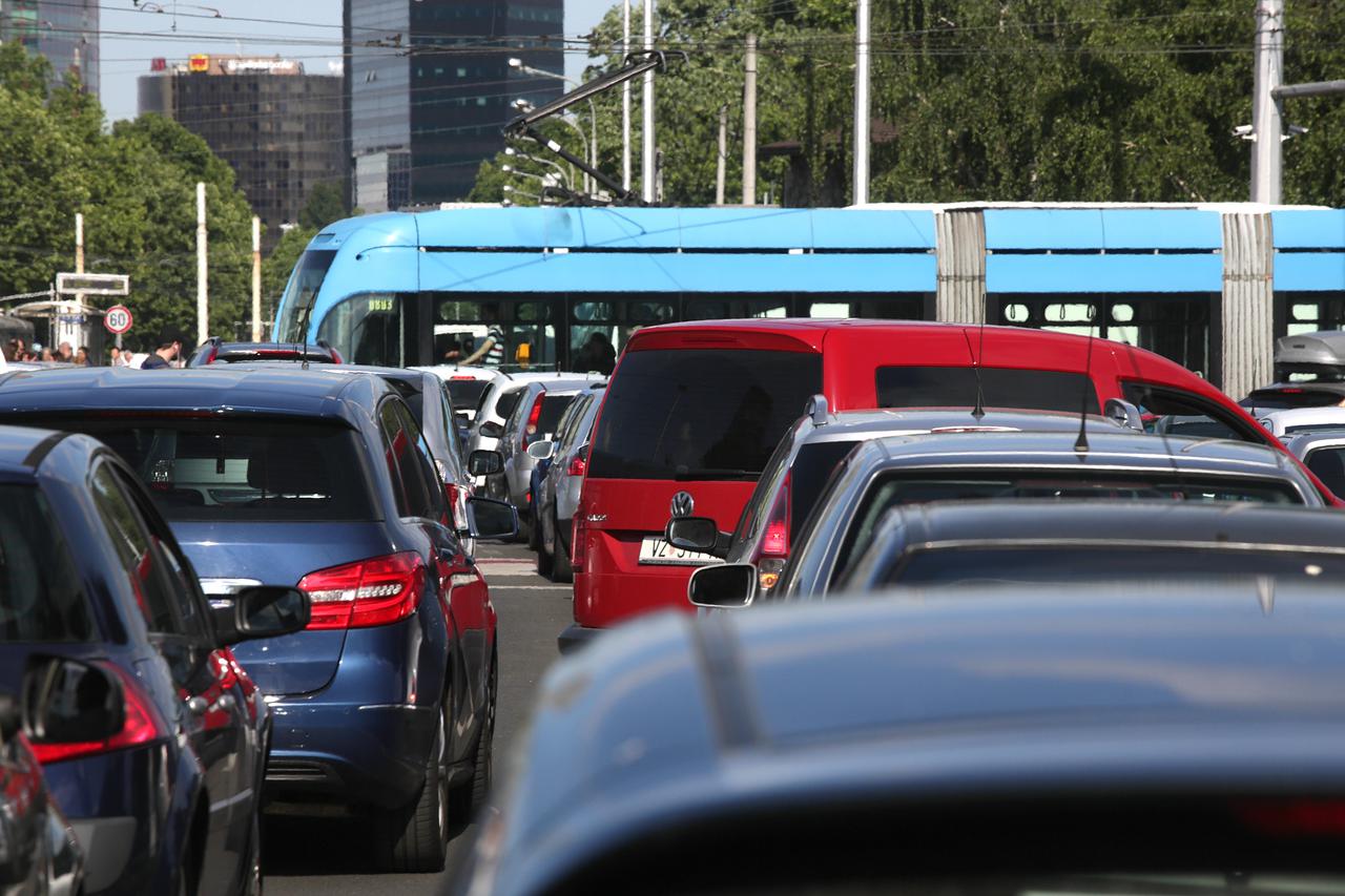 Zagreb: Kolaps u prometu na križanju Držićeve i Vukovarske zbog prestanka rada semafora