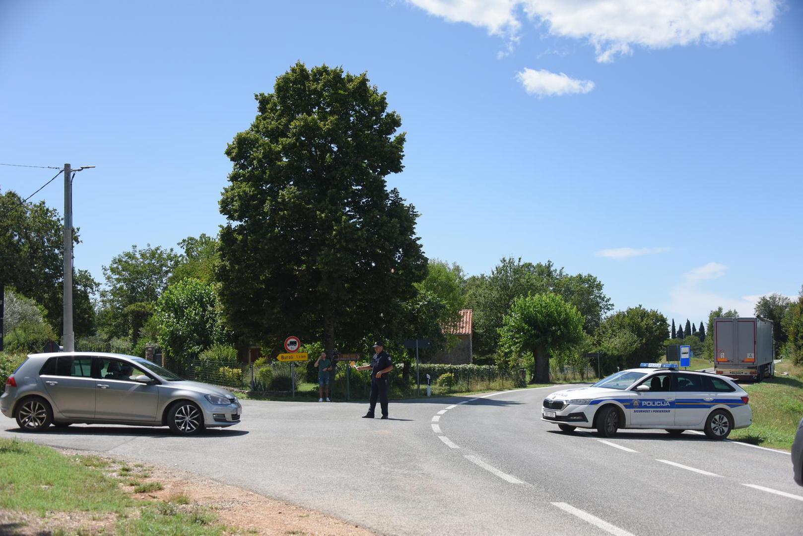 26.07.2023., Buje: Nakon otmice zene, otmicar pobjegao, a policija blokirala sve prilazne smjerove Matelicima. Photo: Sasa Miljevic/PIXSELL