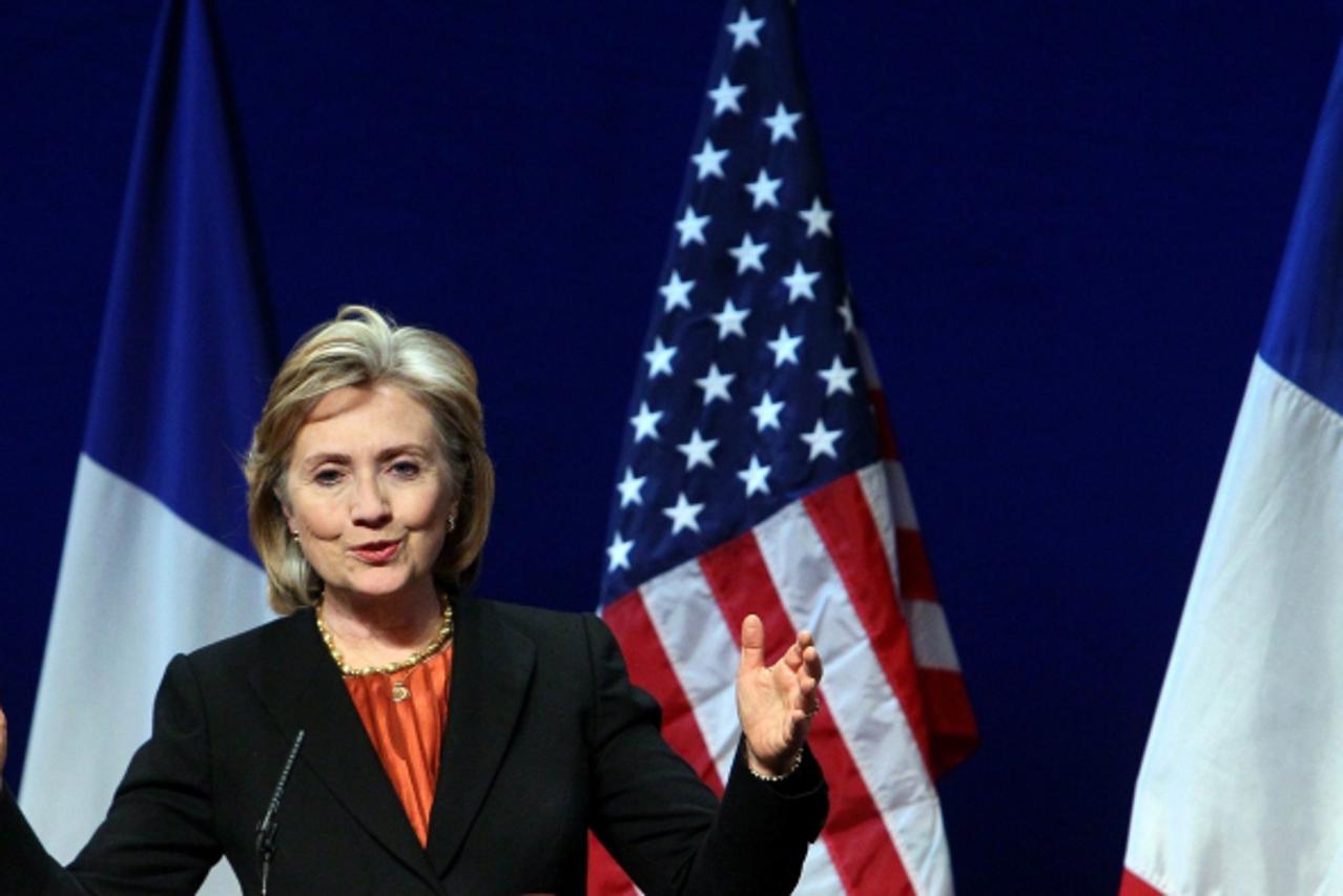 'US Secretary of State Hillary Clinton deliverS a speech  on European security at the Ecole Militaire, a grand old military academy in central Paris, on January 29, 2010. AFP PHOTO THOMAS COEX'